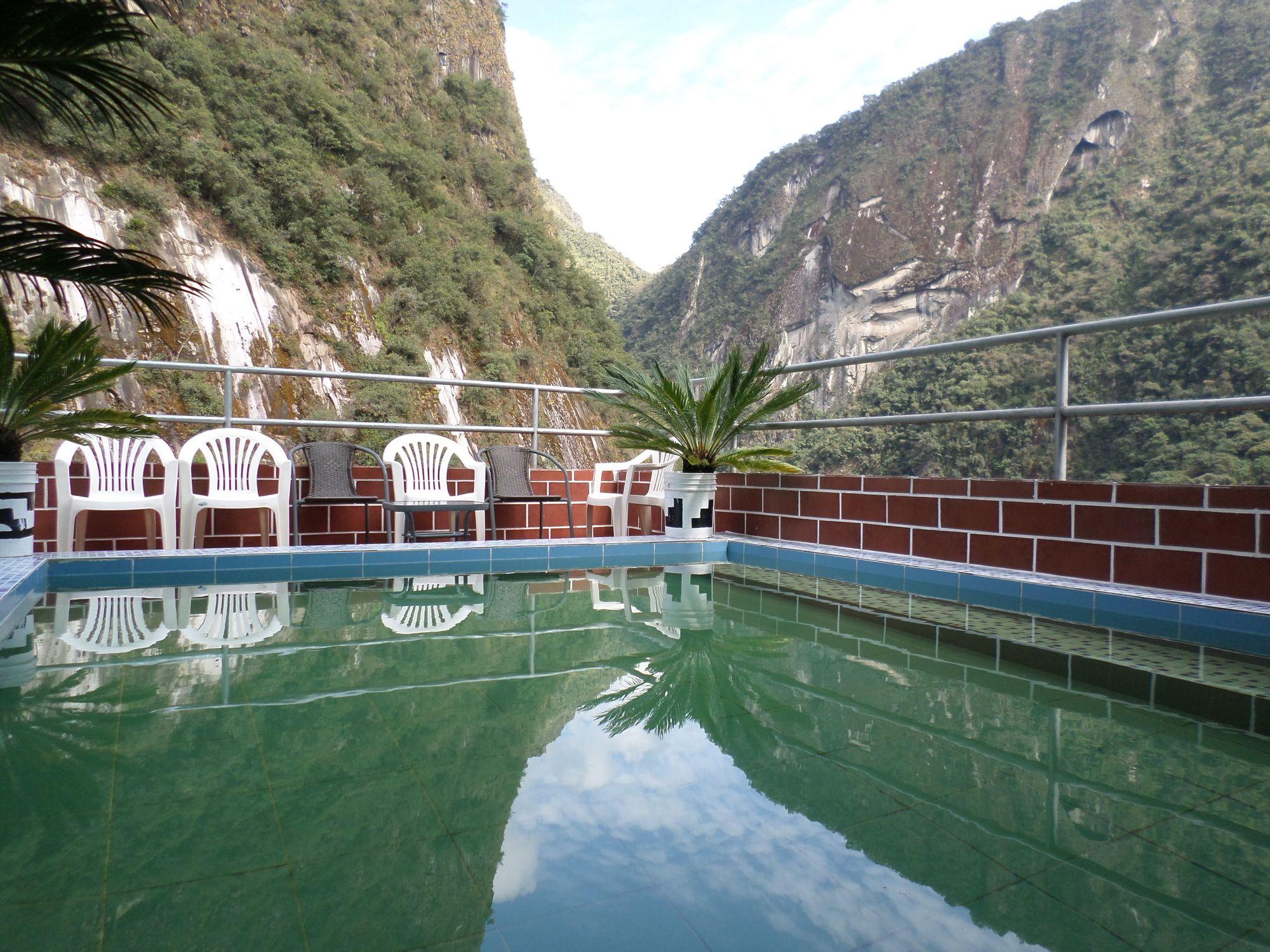 Vista Piscina Panoramic View Machu Picchu