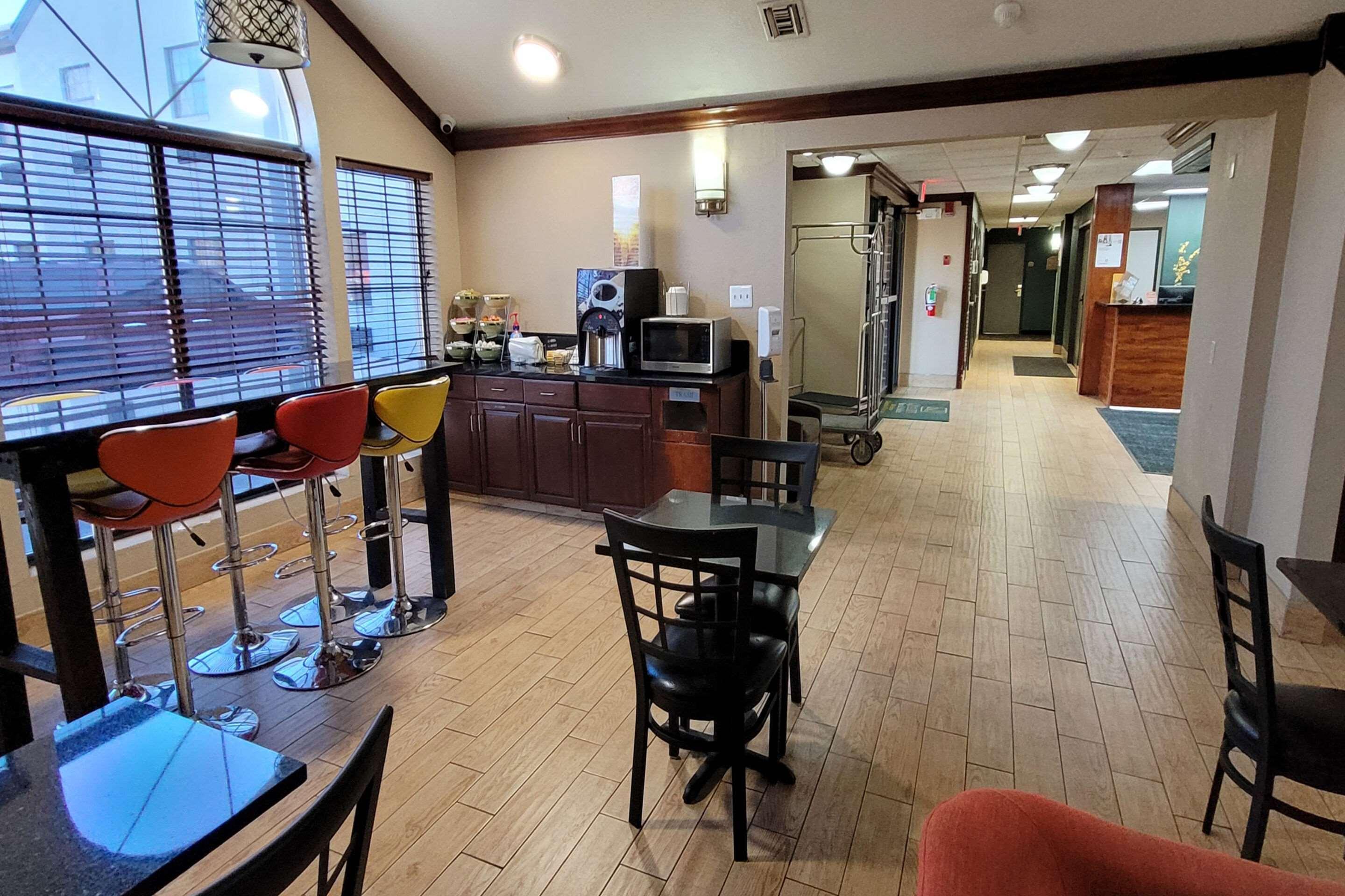 Vista Lobby Quality Inn & Suites Columbia I-70