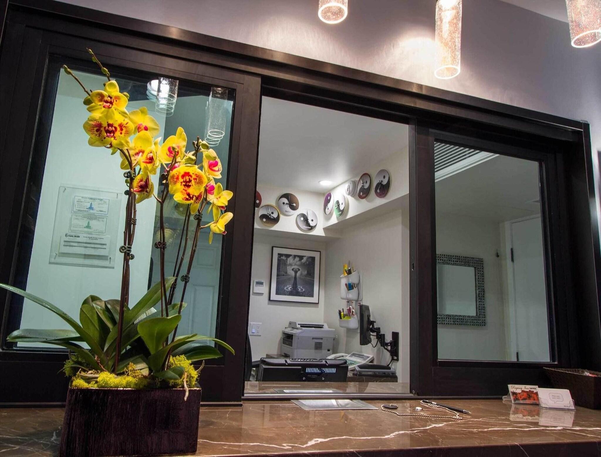 Vista Lobby Regency Inn Los Angeles