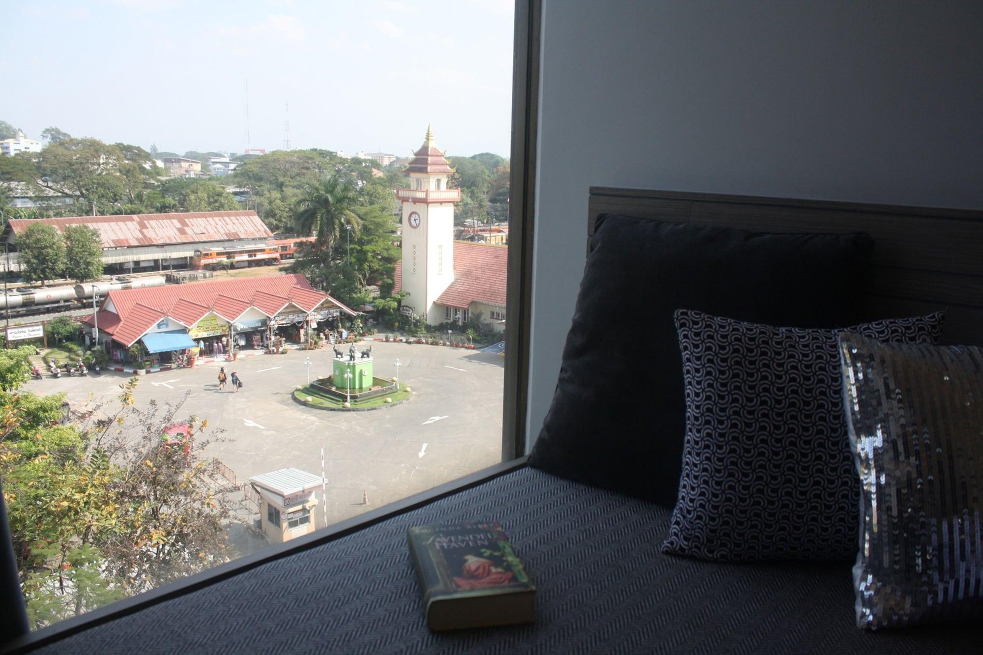 Vista Exterior Bossotel Chiang Mai