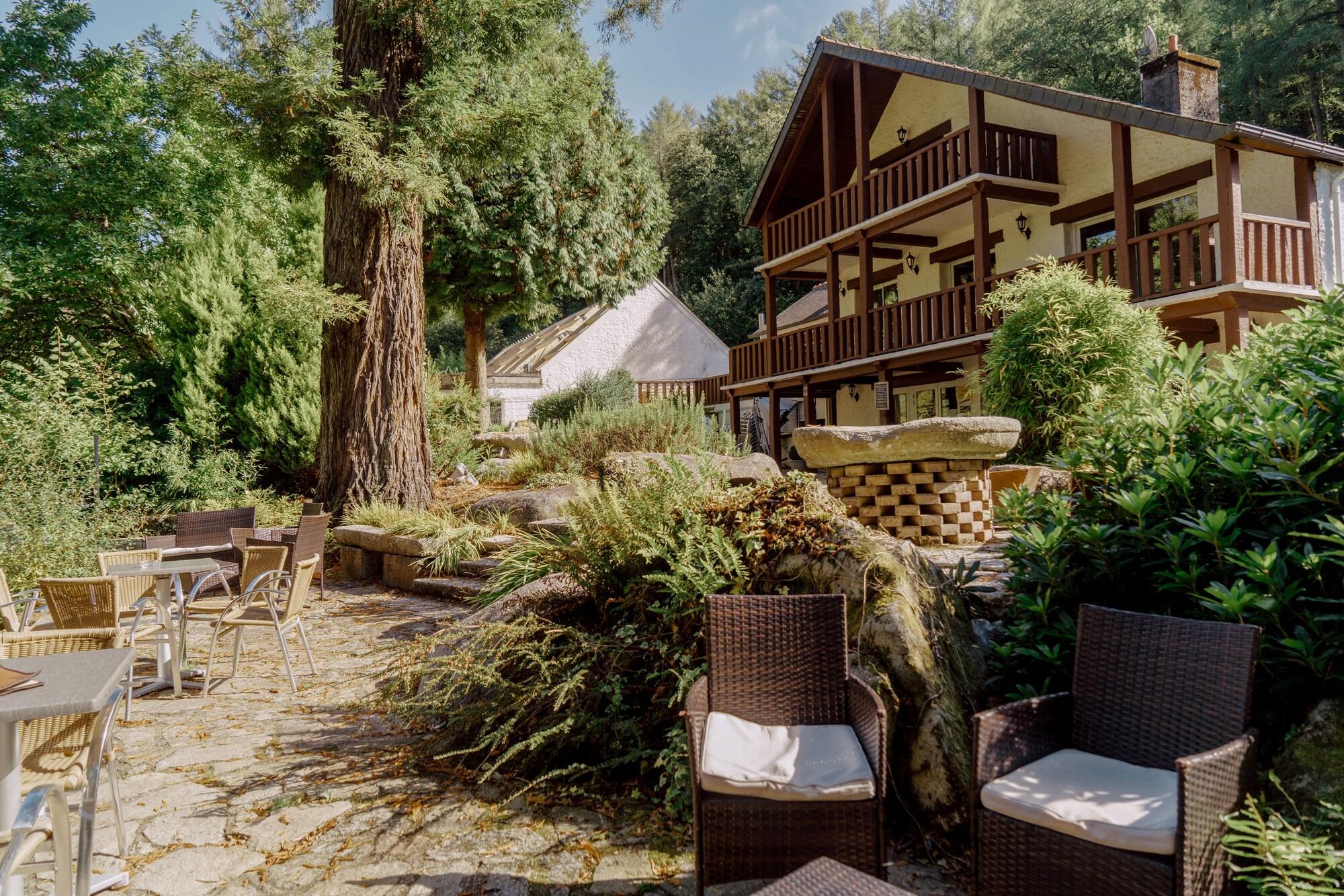Varios Logis Auberge de Pont Calleck