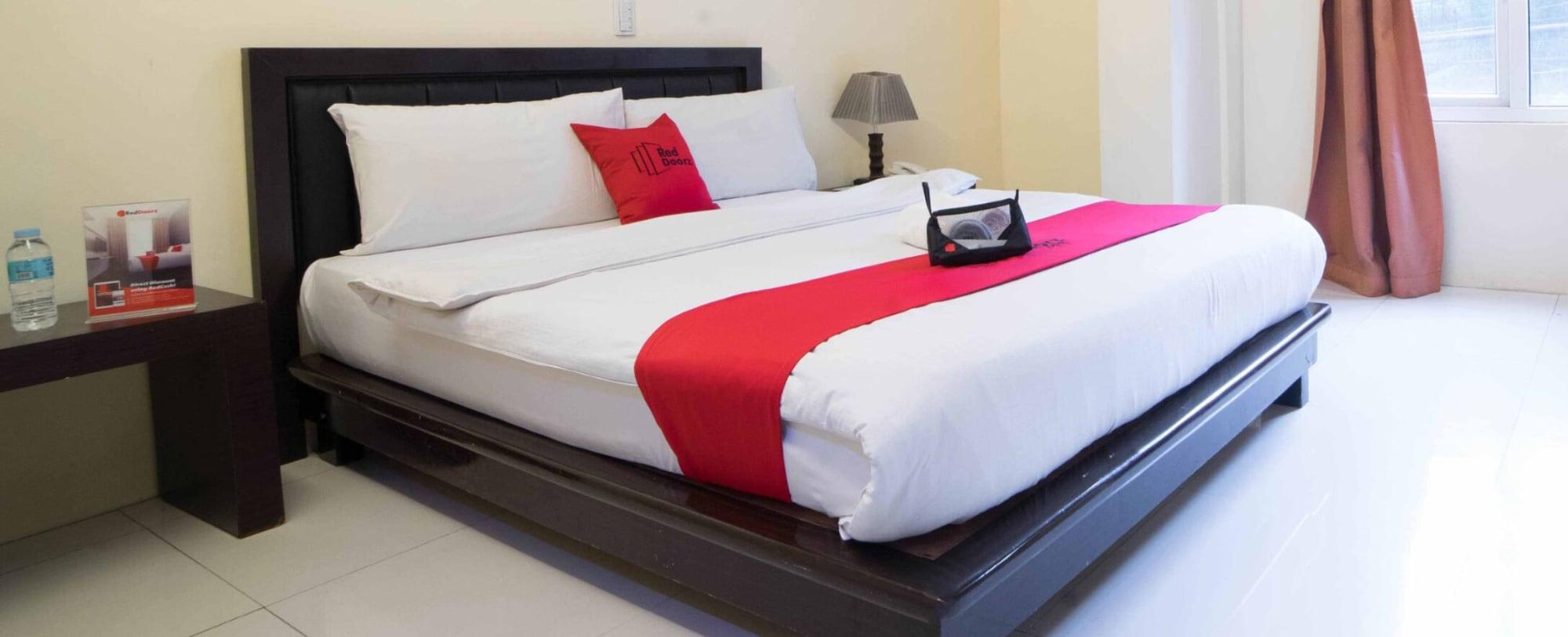 Varios RedDoorz Plus @ Ruby Las Pinas Weekly Stay