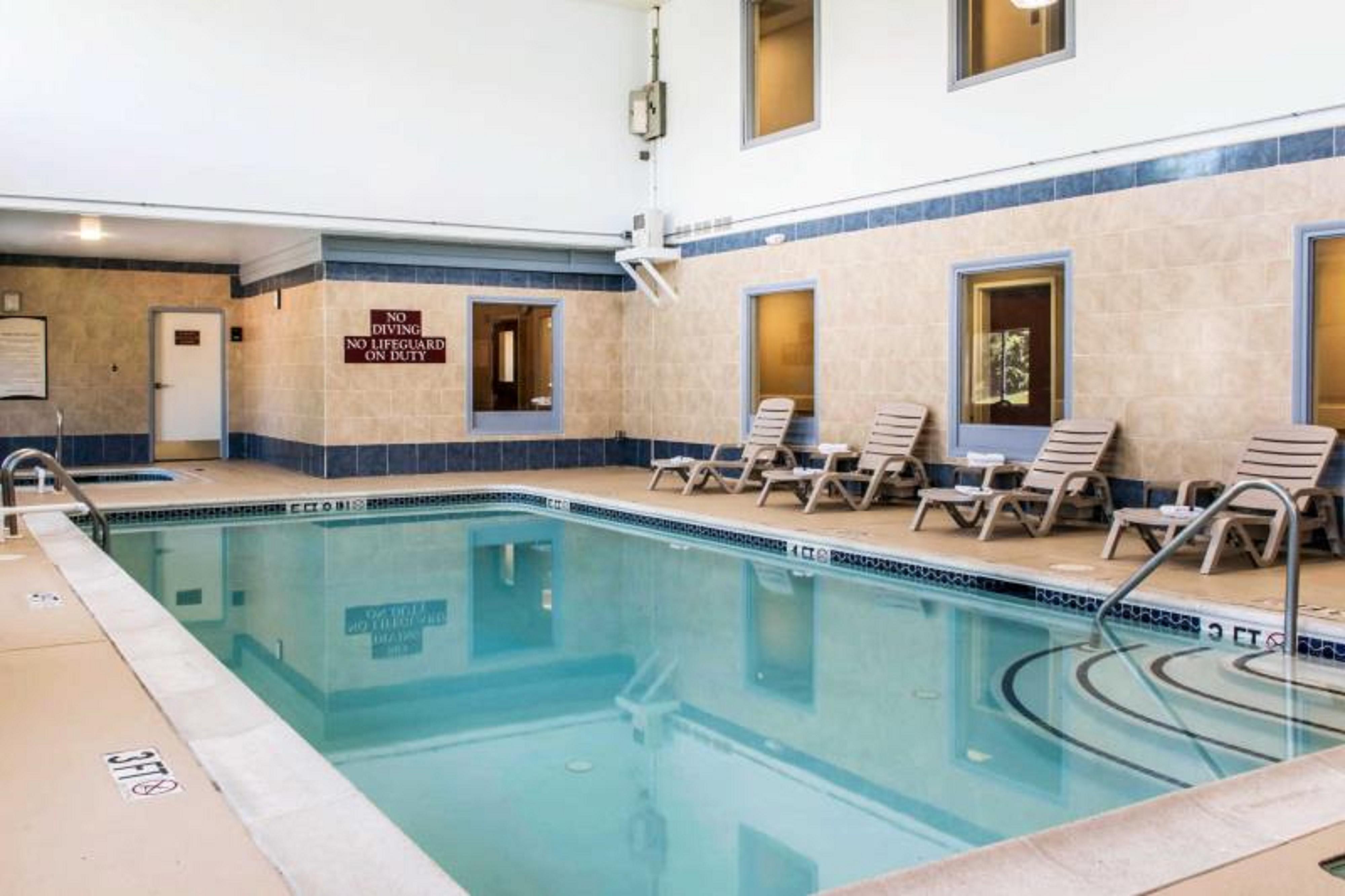 Vista Piscina Comfort Inn Lancaster County