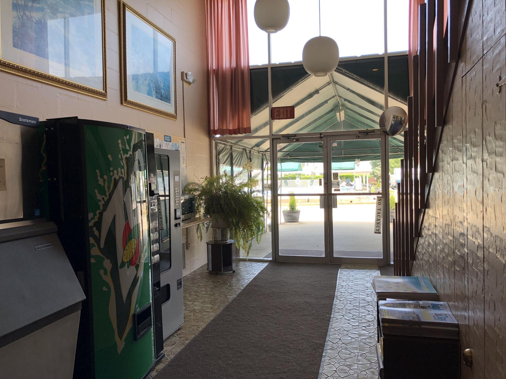 Vista Lobby Belmar Motor Lodge
