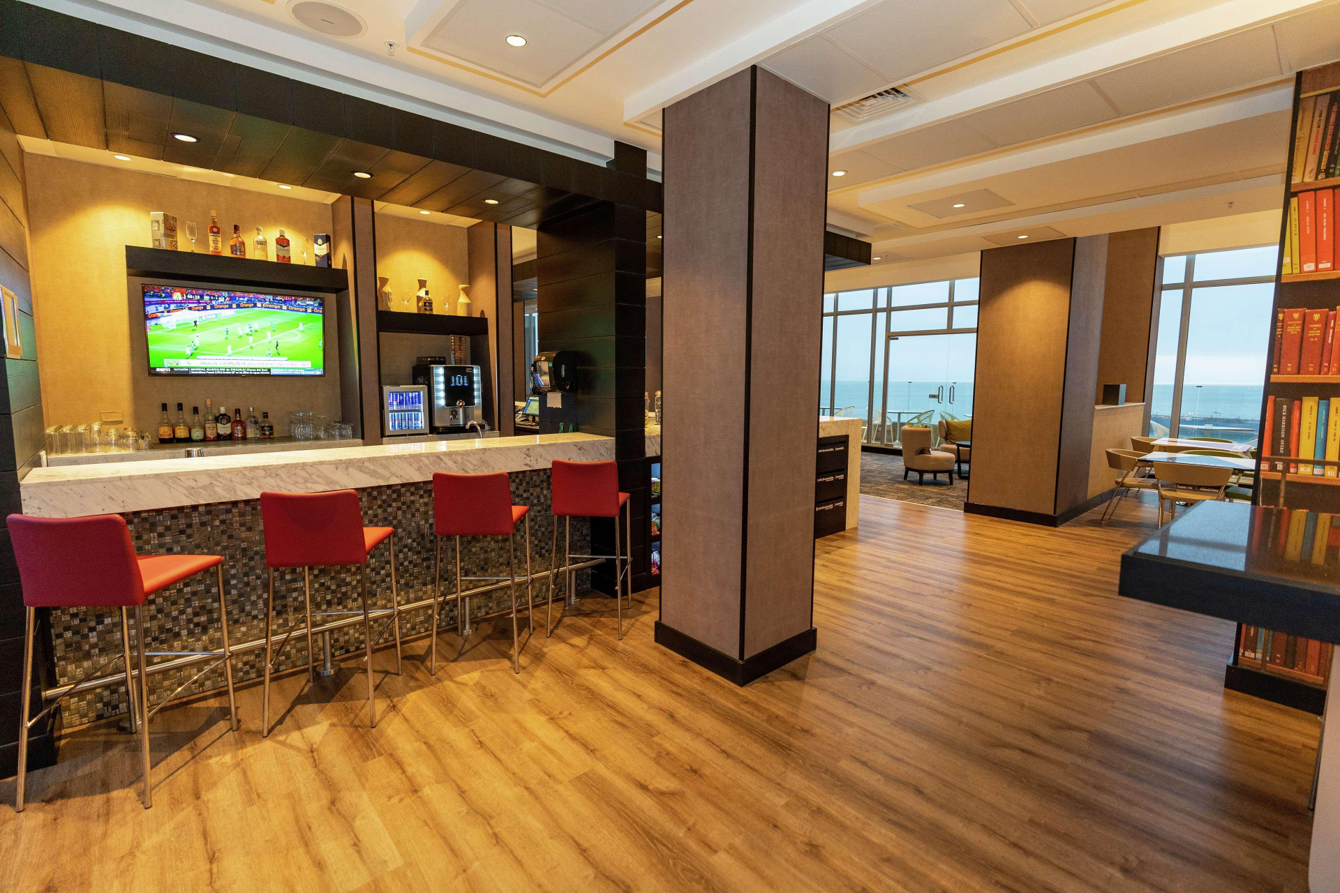 Bar/lounge Hampton by Hilton Antofagasta
