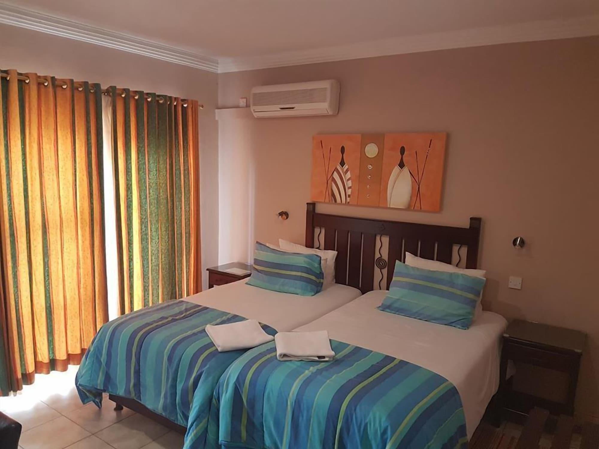 Varios Cactus Inn