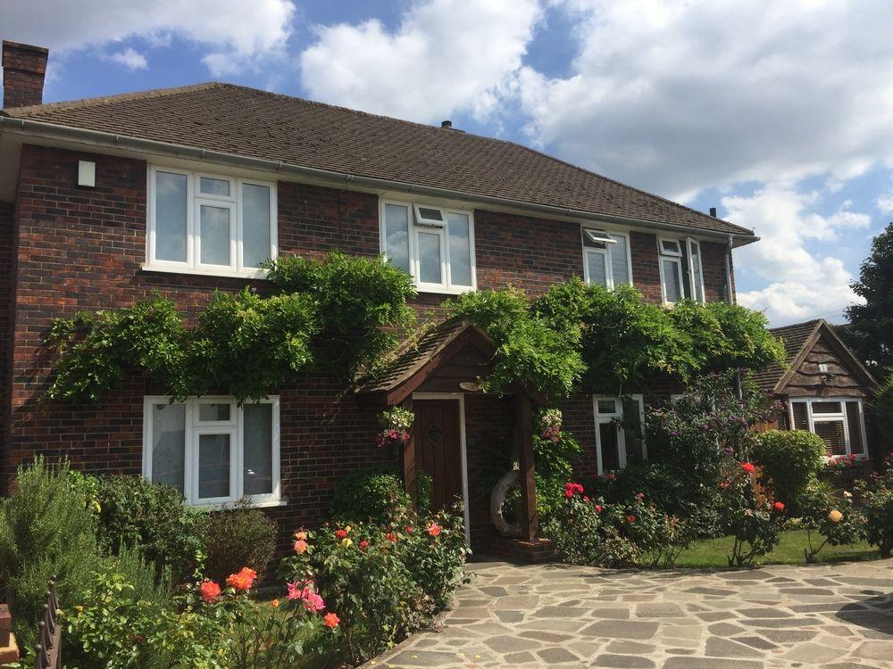 Varios Clay Farm Guest House