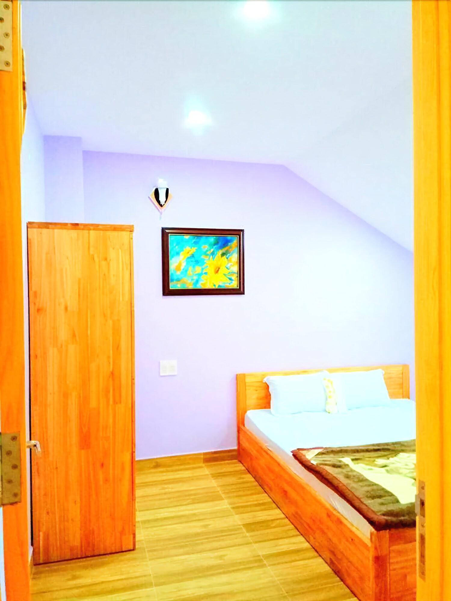 Varios Gia Khanh Hotel