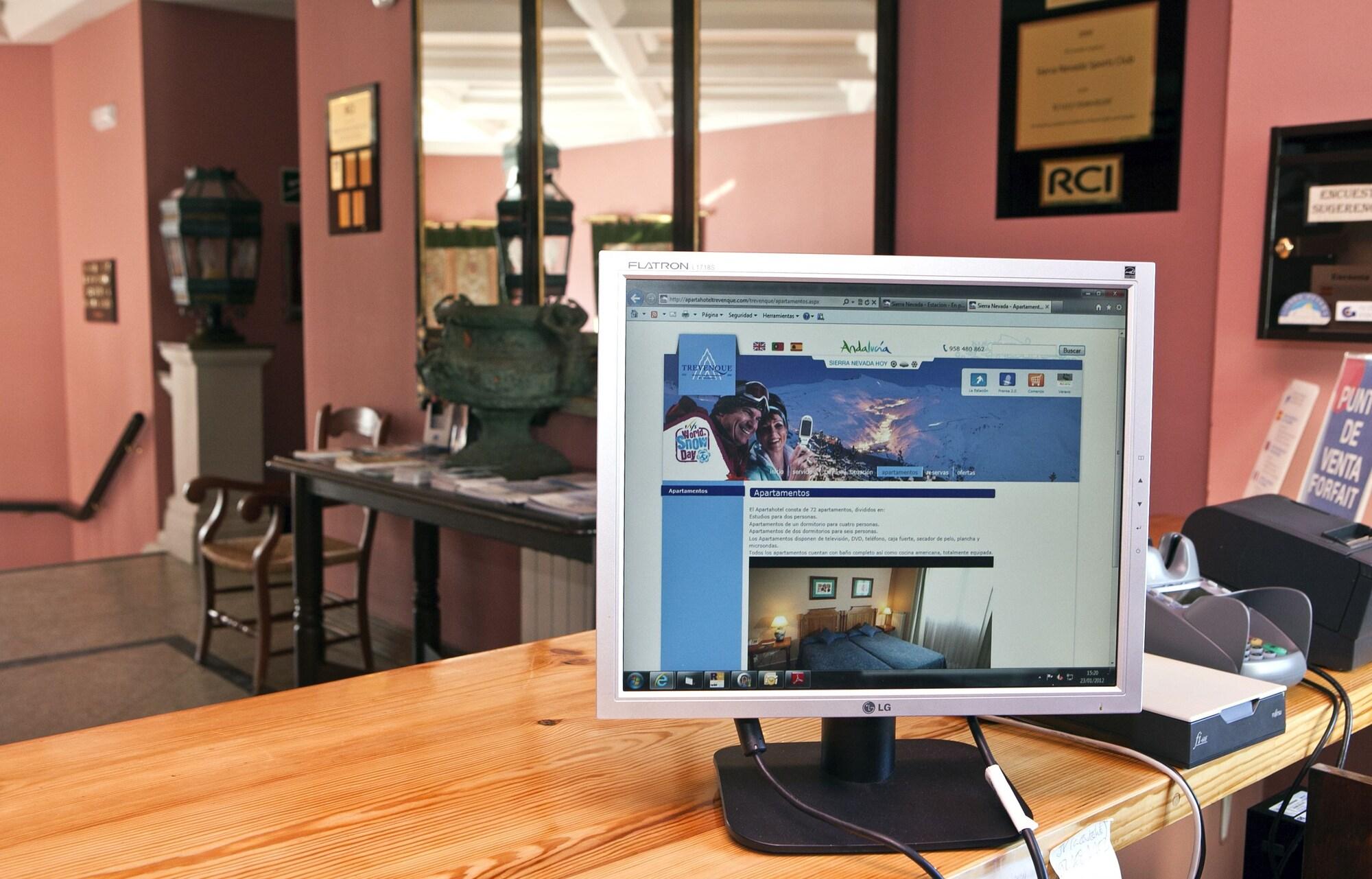 Vista Lobby Aparthotel Trevenque