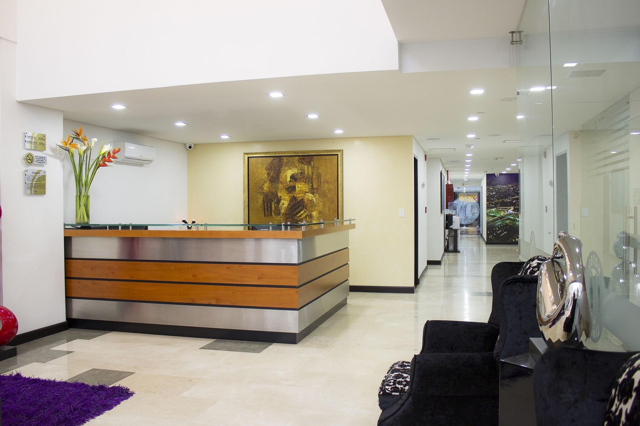 Vista Lobby Hotel Lleras 10