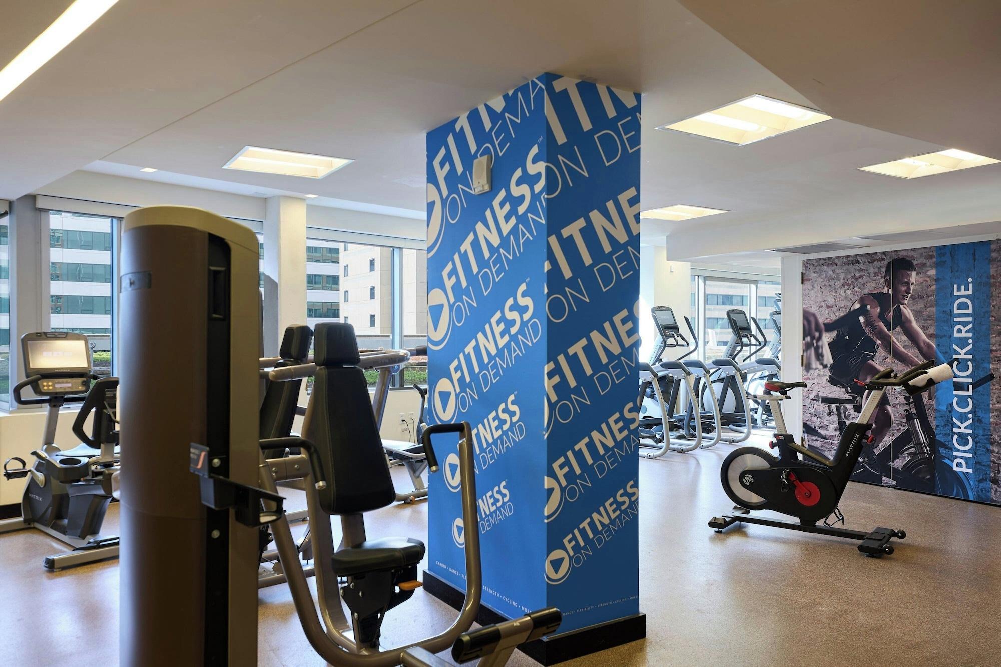 Gimnasio Renaissance Arlington Capital View Hotel