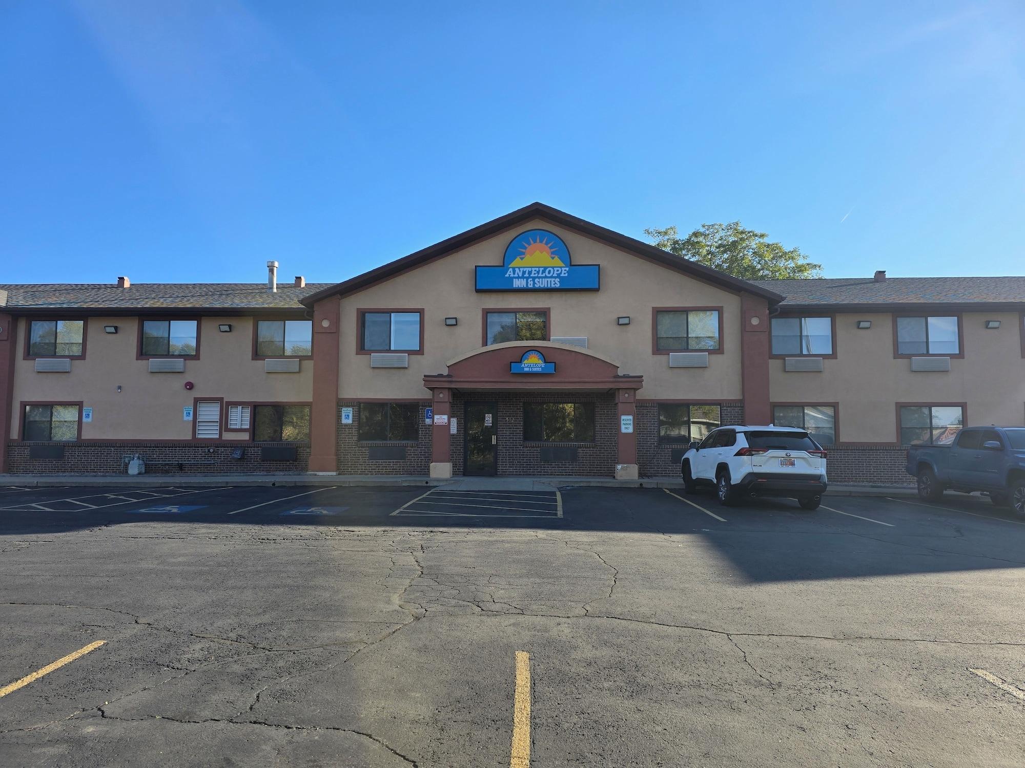 Varios Antelope Inn and Suites