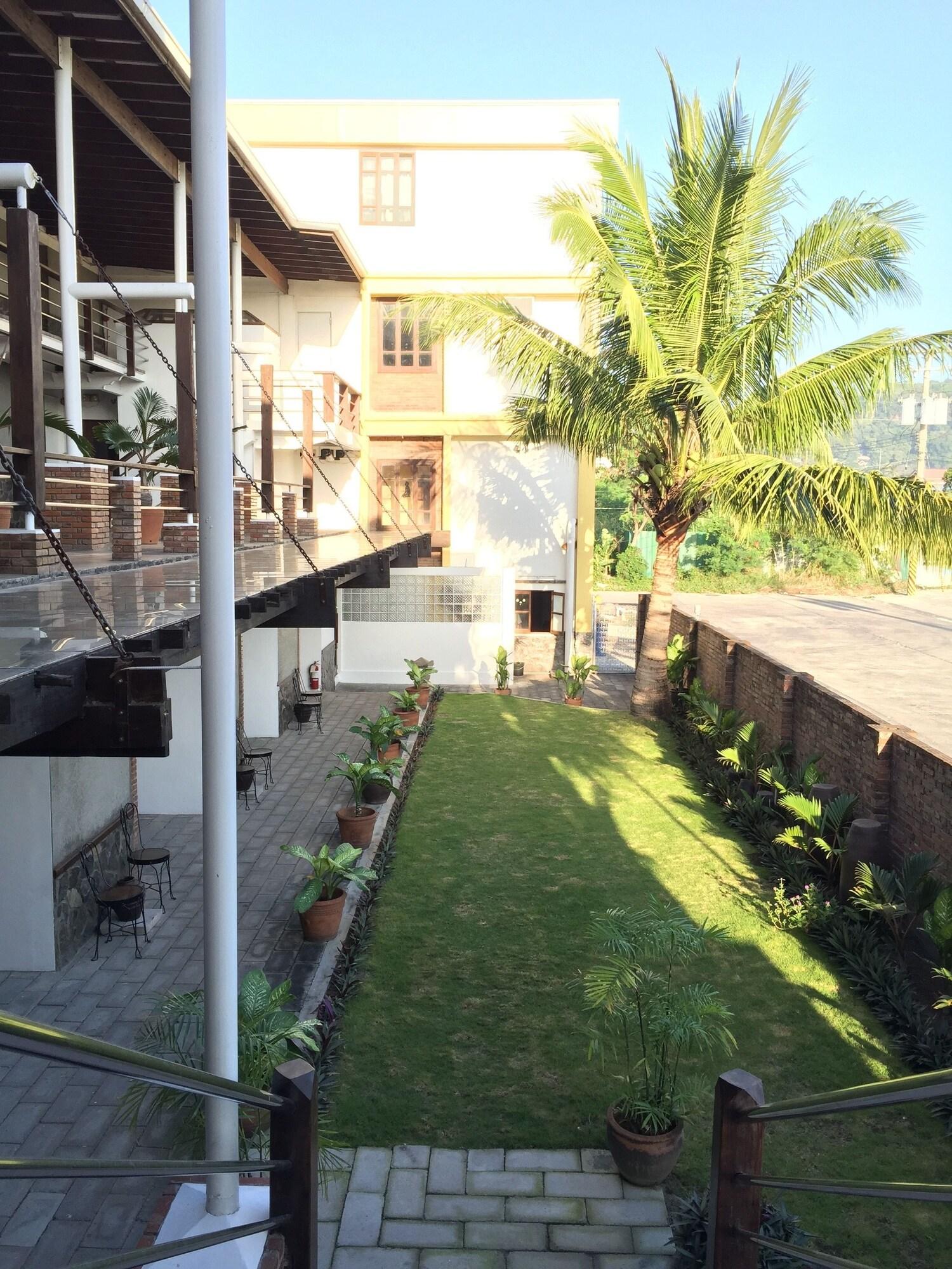 Vista Exterior Mango Valley Hotel 1