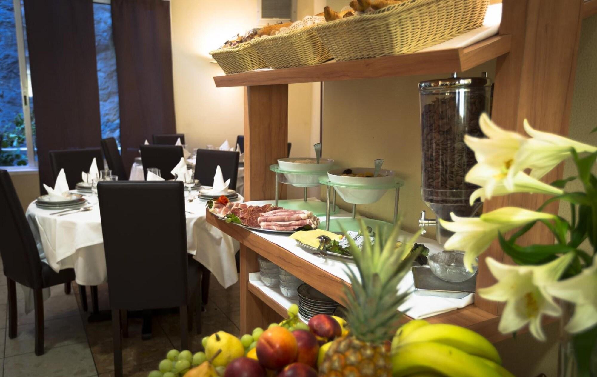 Restaurant America Hotel Lourdes