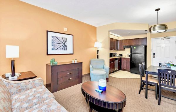 1BR Apartment Close to Disney w Pool and Hot Tub - Hoteles en International Drive de Orlando