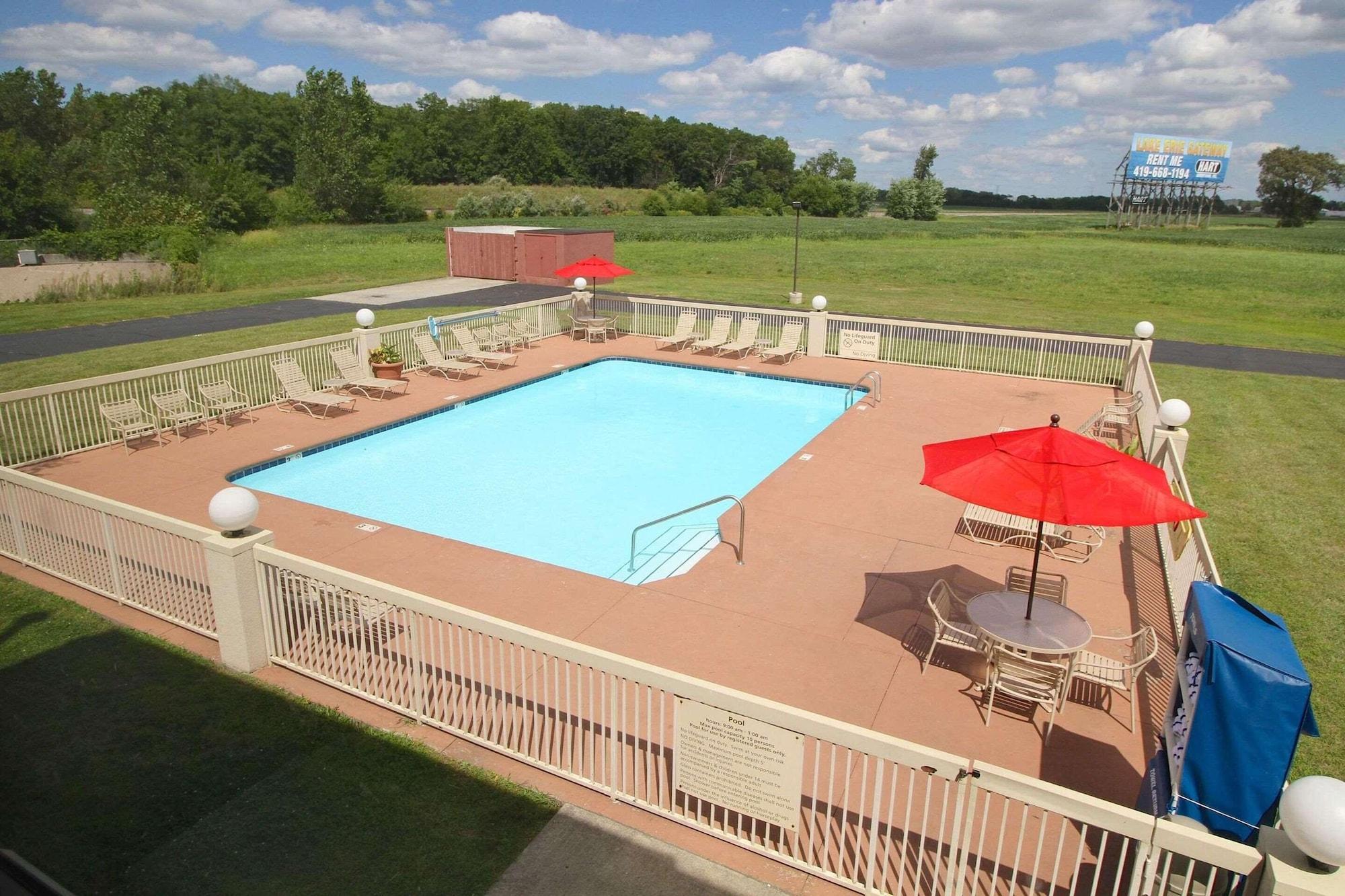 Vista Piscina Country Inn & Suites by Radisson, Sandusky South, OH