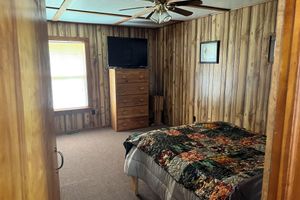 Alquiler Vacacional - 1.5 mi to Saganing casino 100 yrds to Saginaw bay.  1 block Whites beach tavern