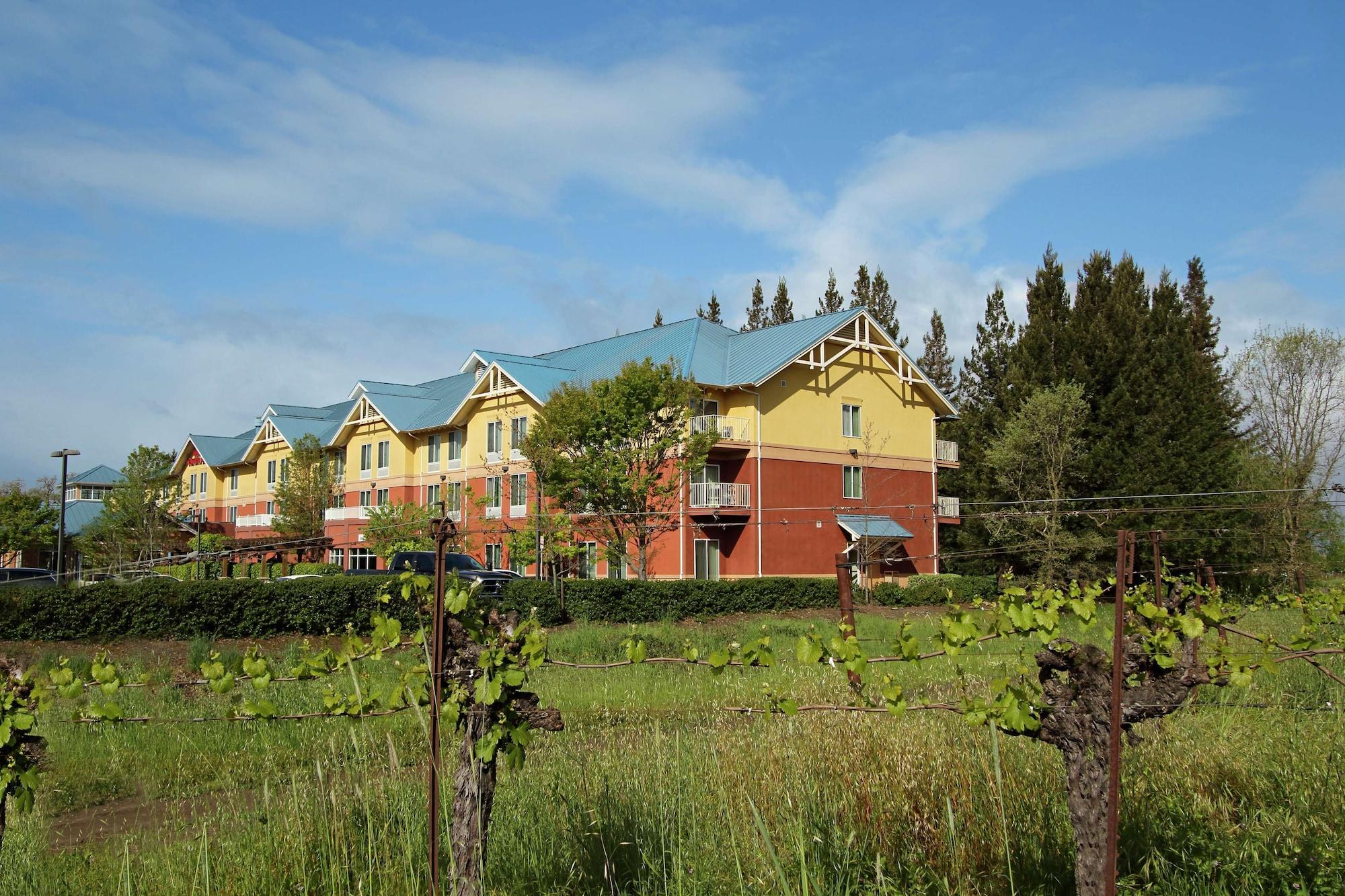Vista Exterior Hilton Garden Inn Sonoma County Airport