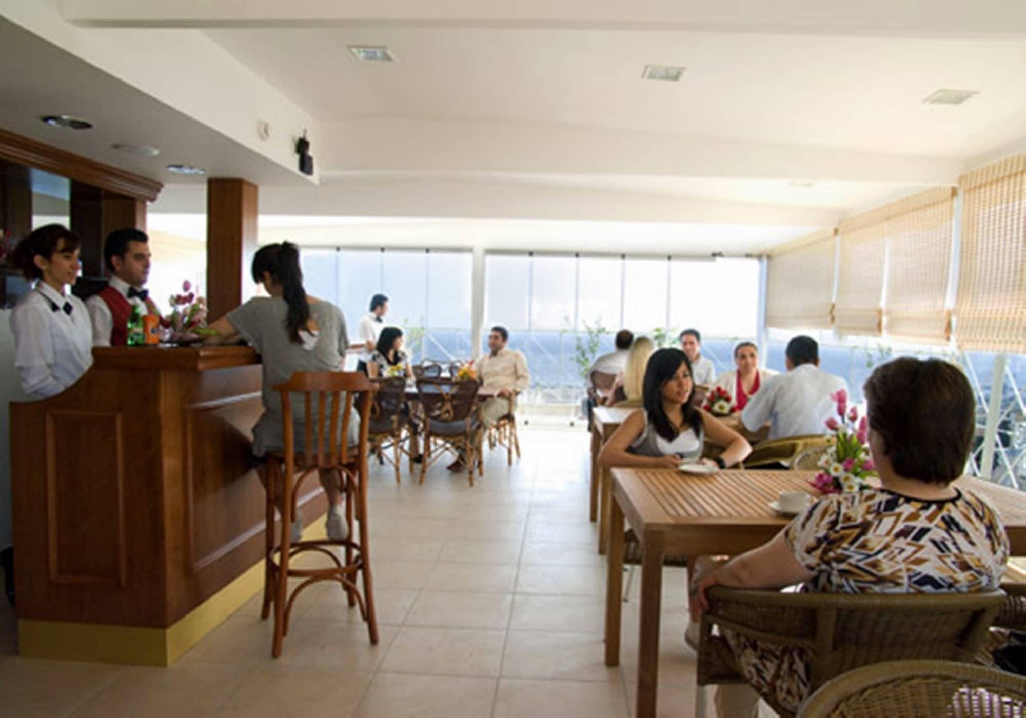 Bar/Salón Hotel Linda