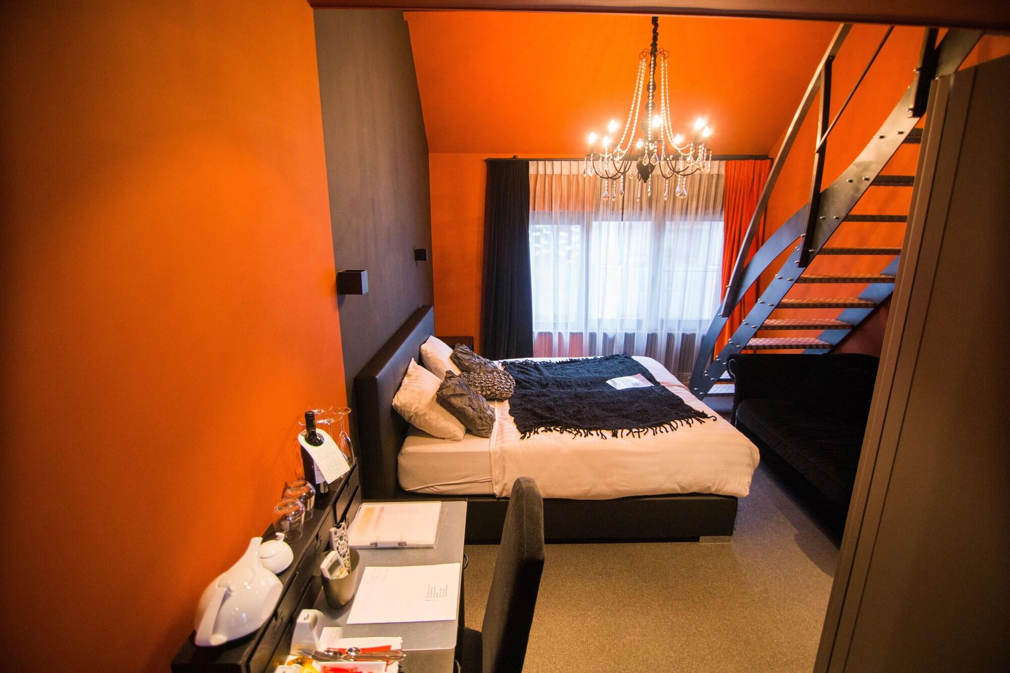 Varios Hotel Moon