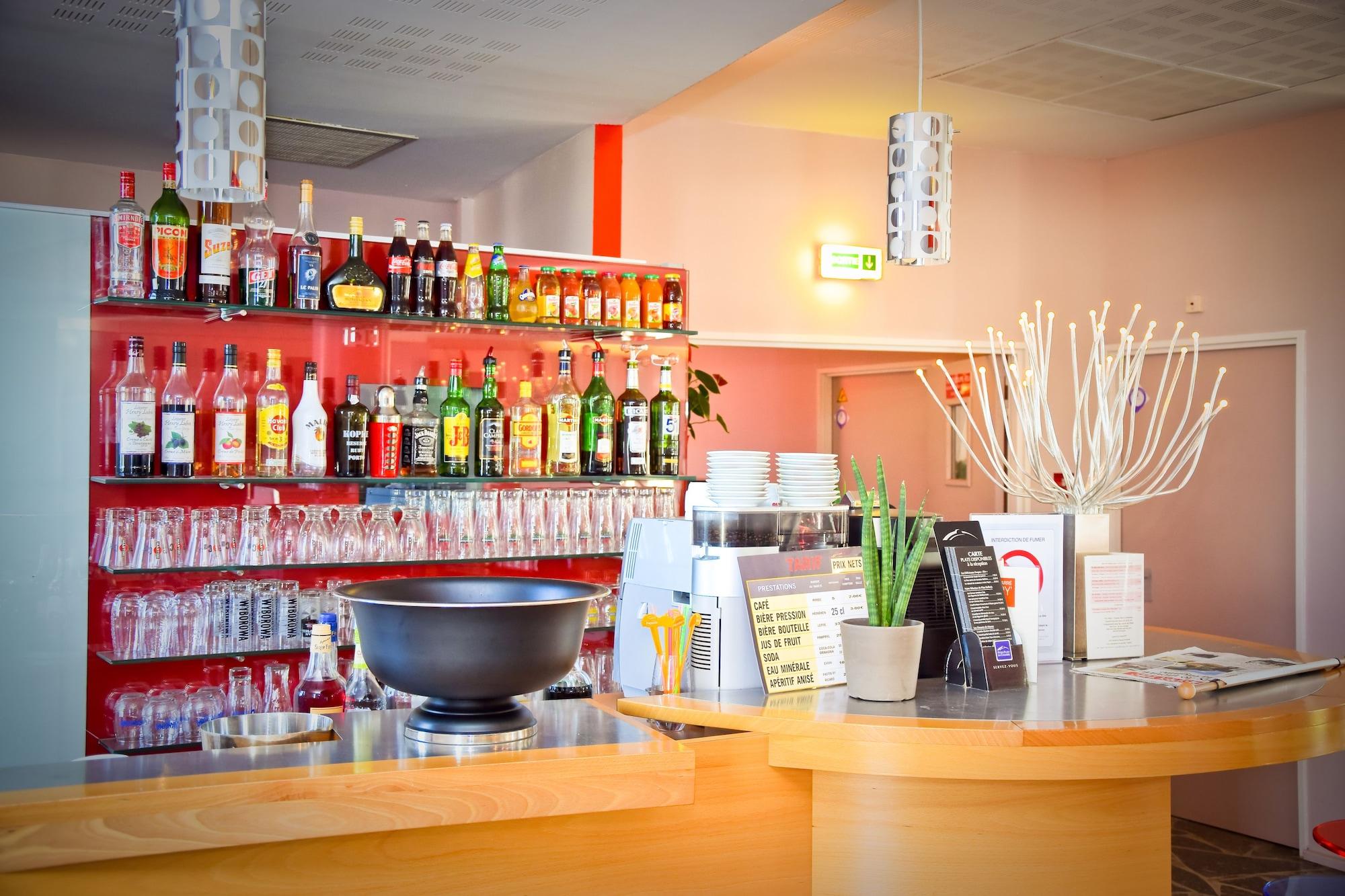 Bar/Salón Carré Py' Hôtel