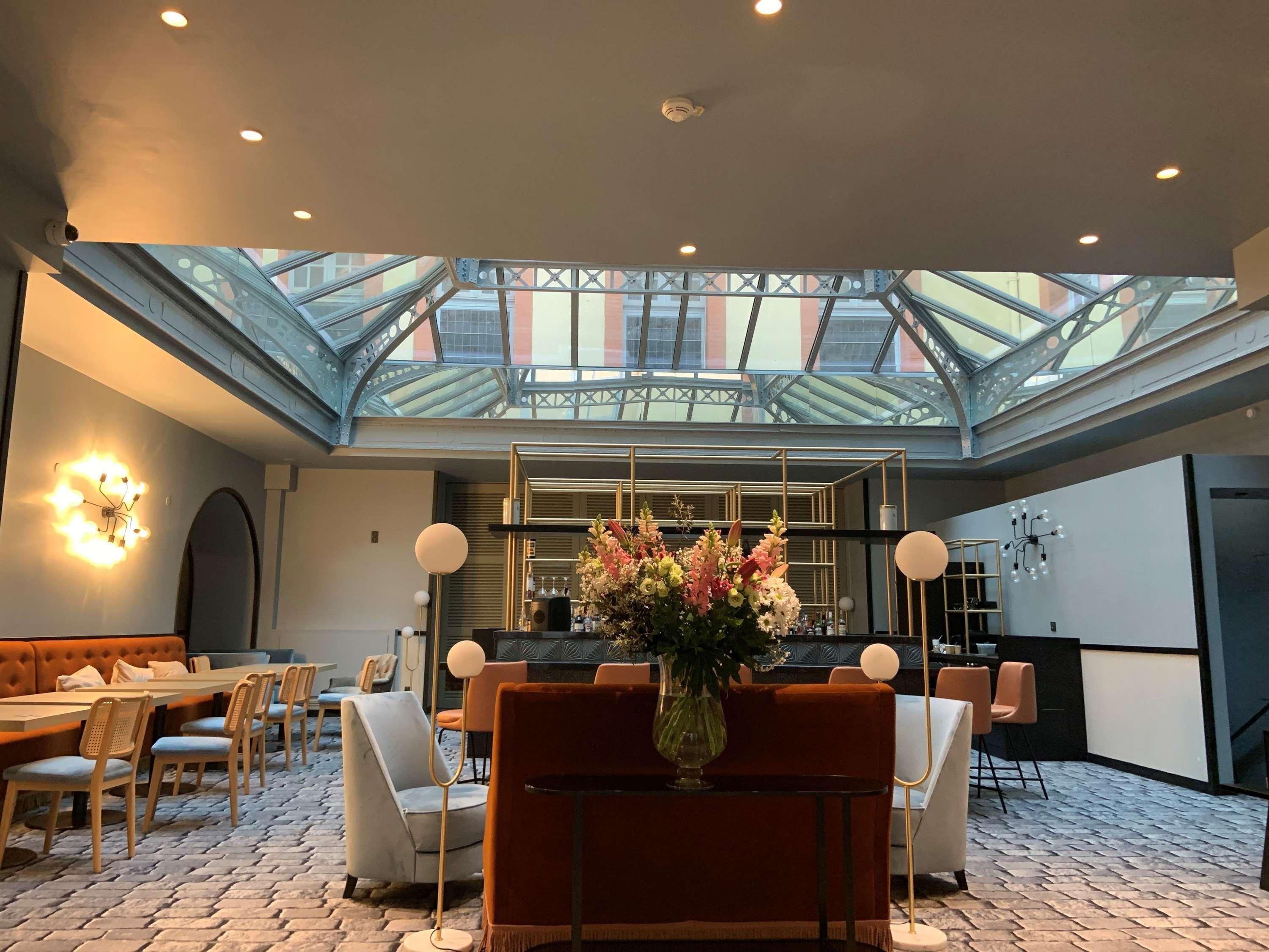 Bar/Salón Mercure Montauban