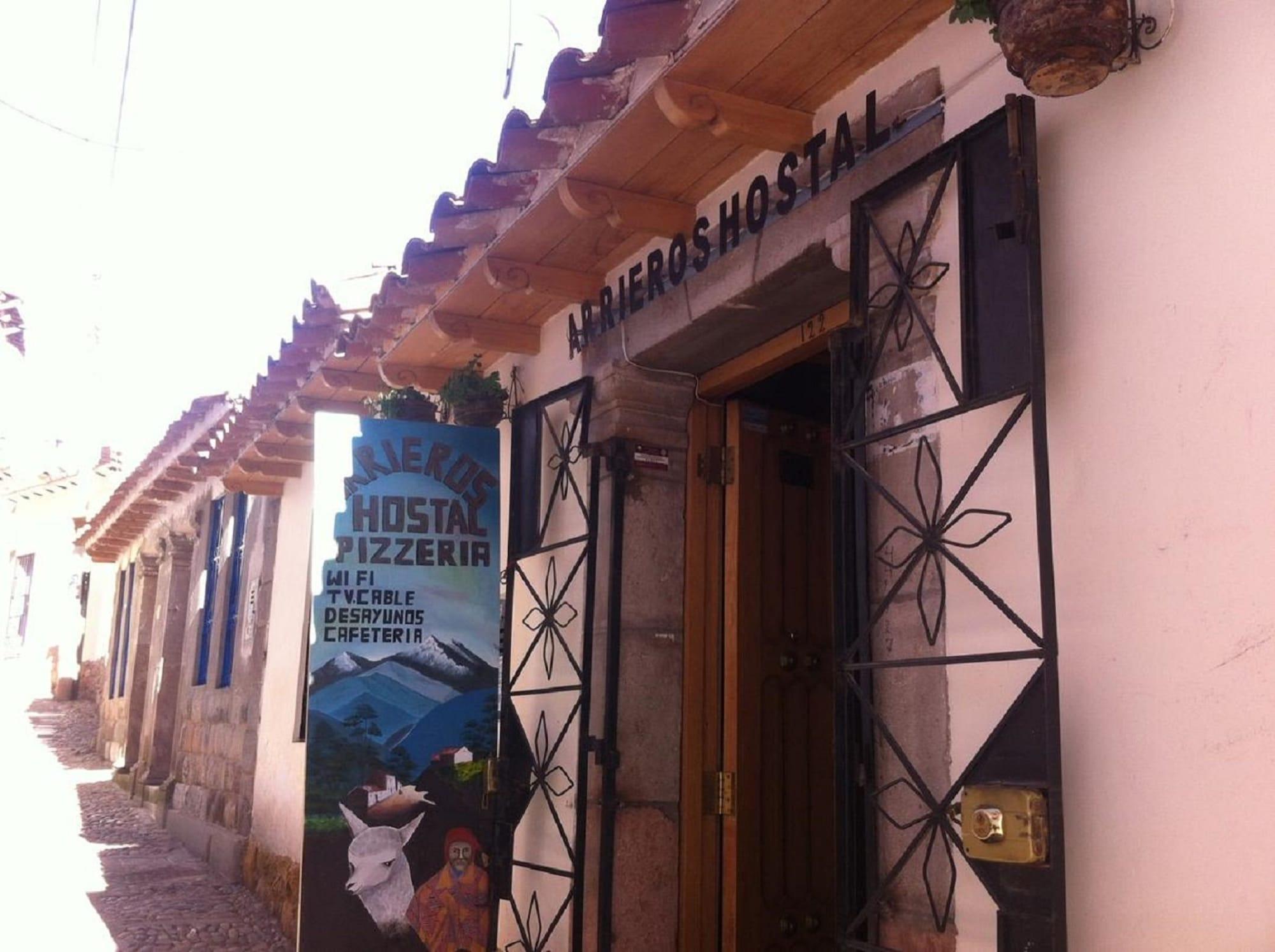 Vista Exterior Arrieros Hostal