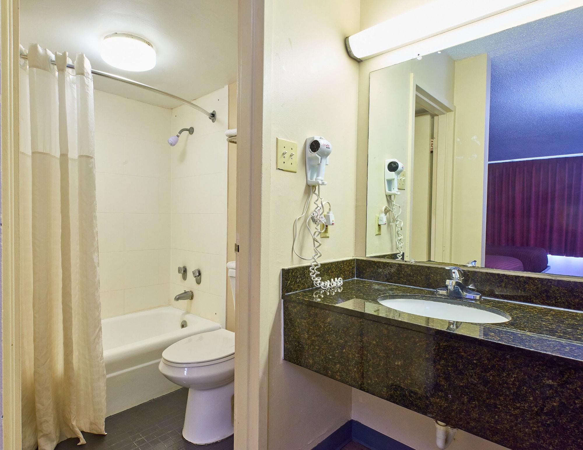 Equipamiento de Habitación Magnuson Hotel Jacksonville Downtown