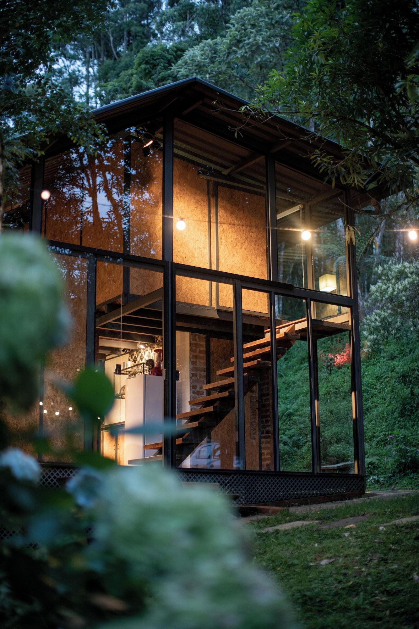 Vista Exterior Chale de Vidro nas montanhas