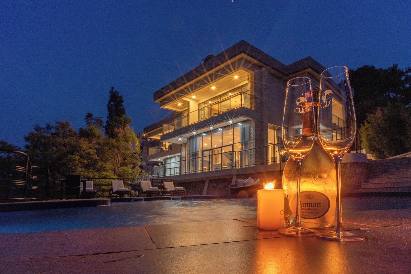 Varios Cleo Lake Kivu Hotel