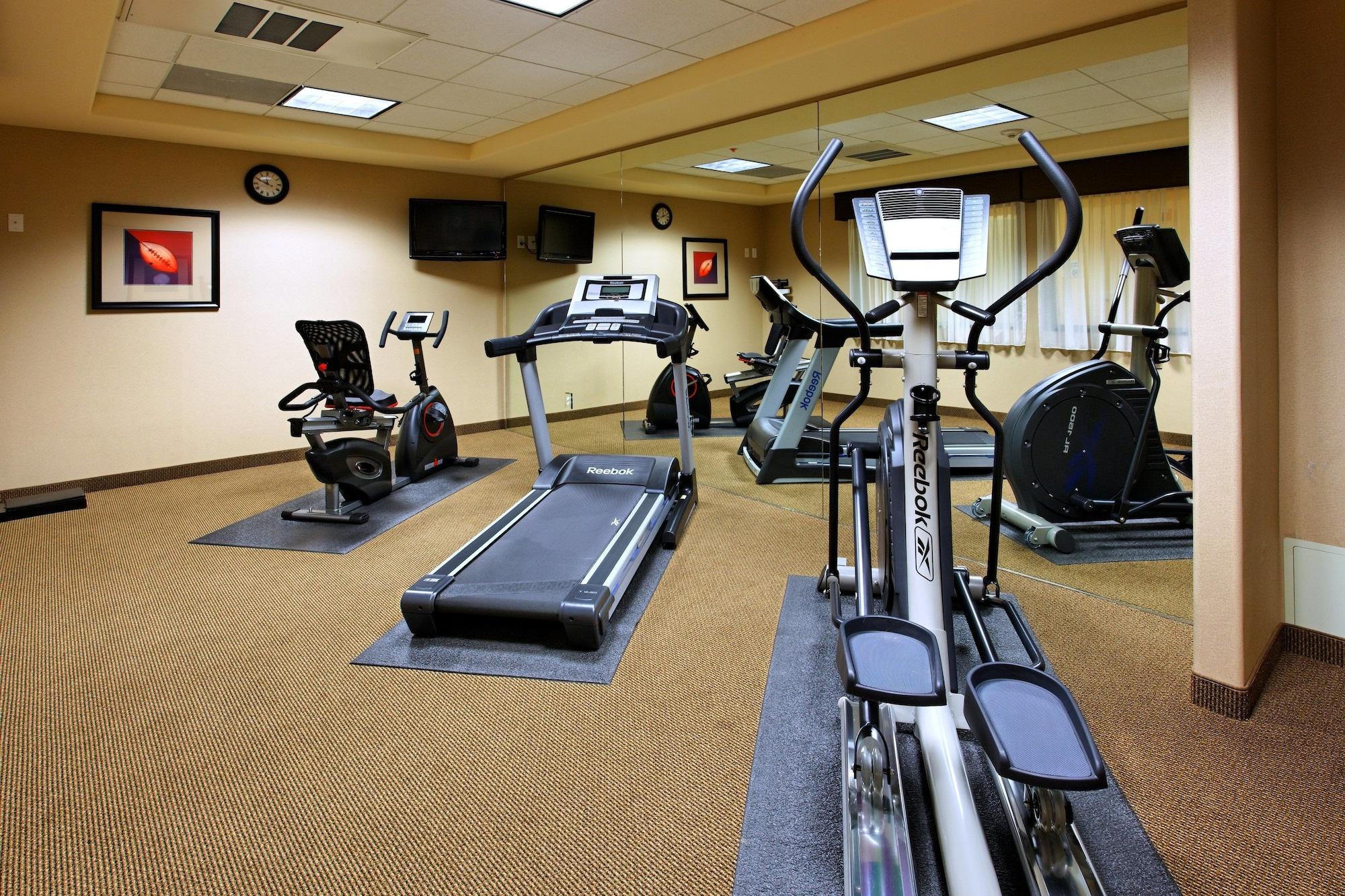 Gimnasio Holiday Inn Express Hotel & Suites FRESNO NORTHWEST-HERNDON by IHG