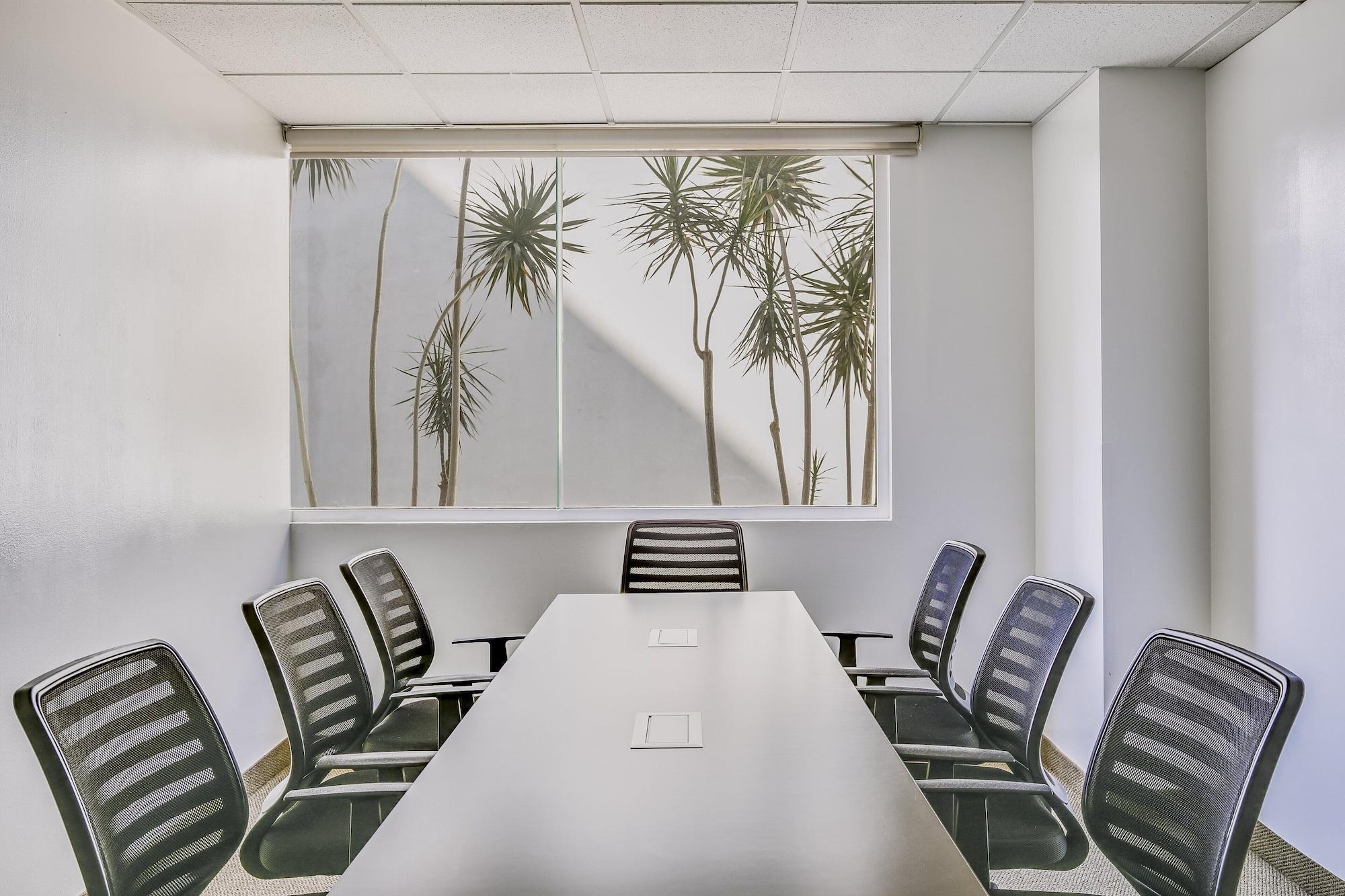 Sala de Reuniones One Leon Poliforum