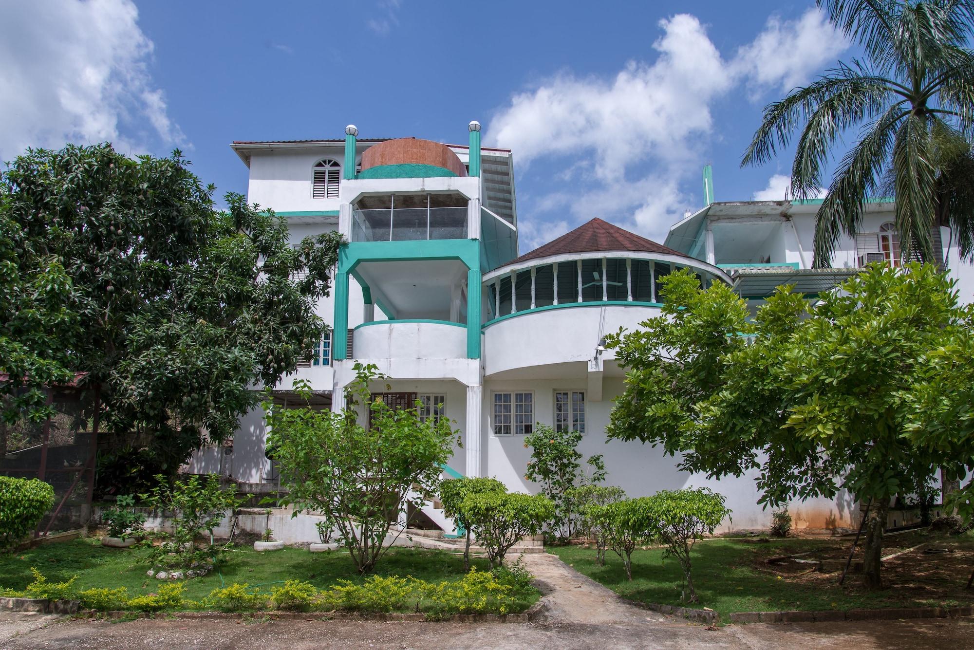 Vista Exterior Diamond Villa Yoga & Wellness