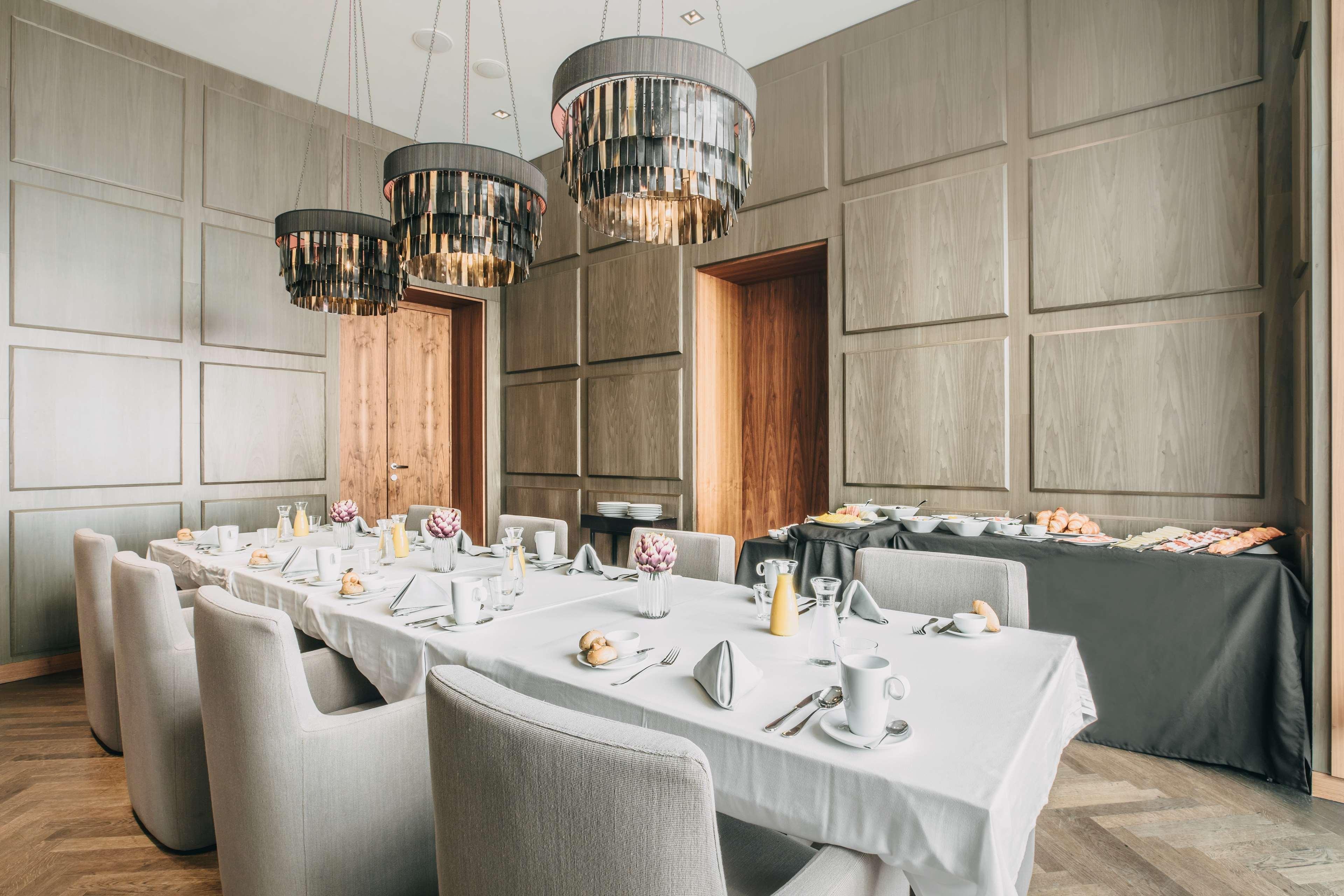 Restaurant The Emblem Prague Hotel