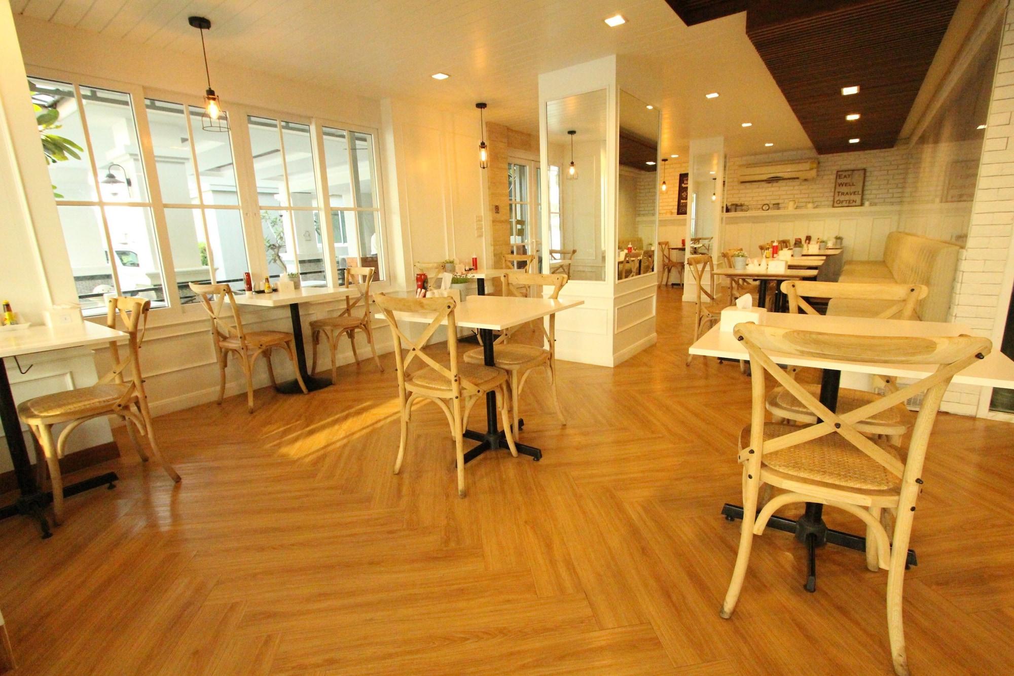 Restaurant At Residence Suvarnabhumi Hotel