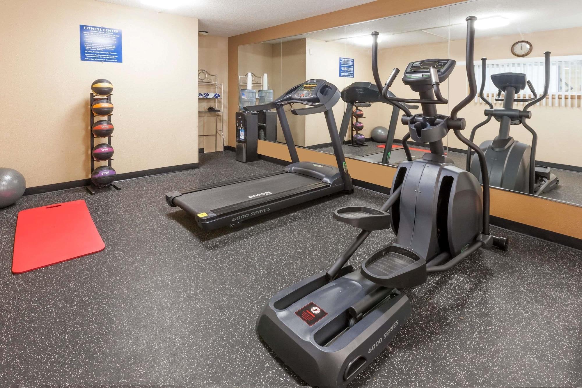Gimnasio Days Inn by Wyndham Kent - Akron