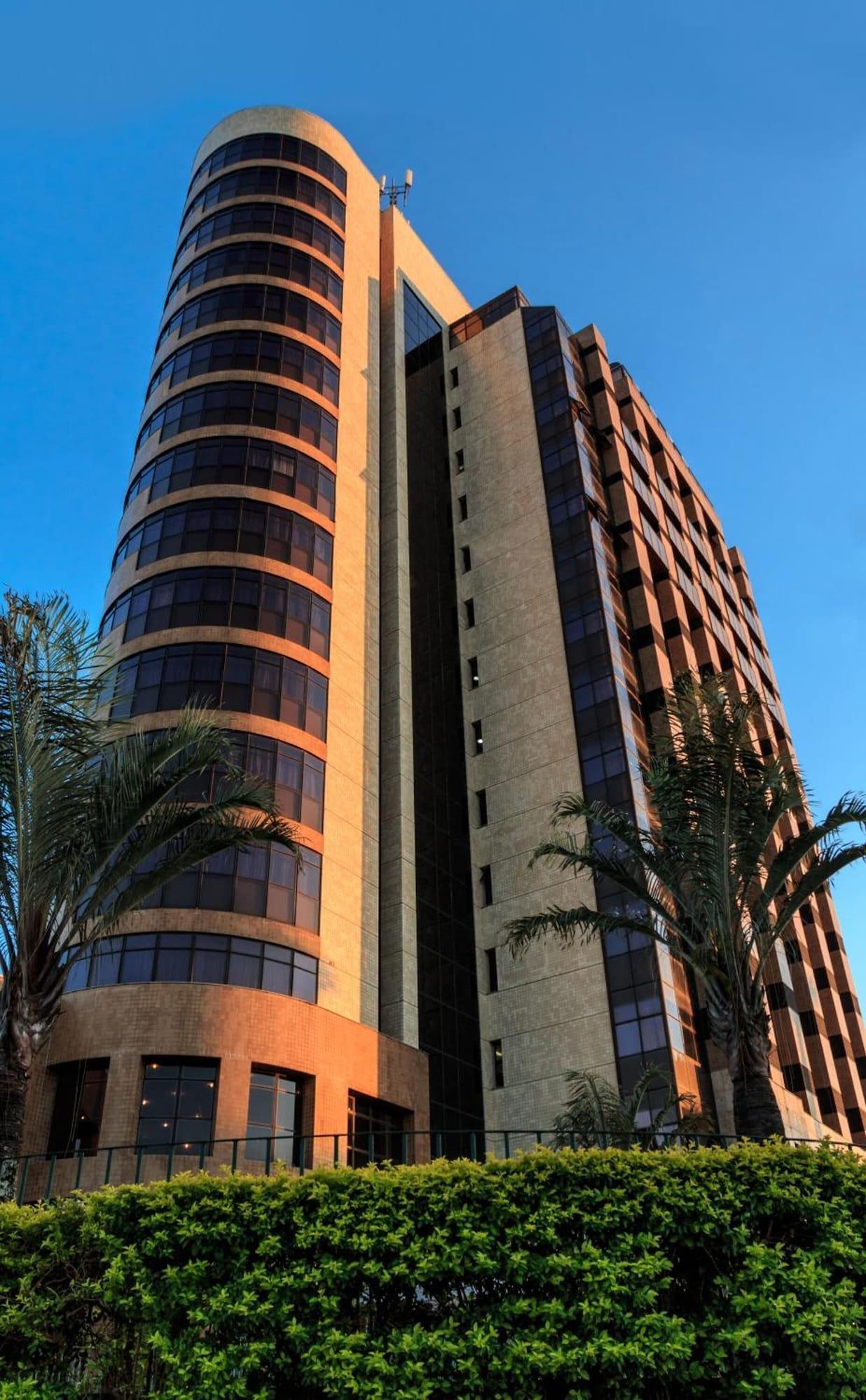 Vista Exterior Marques Plaza Hotel