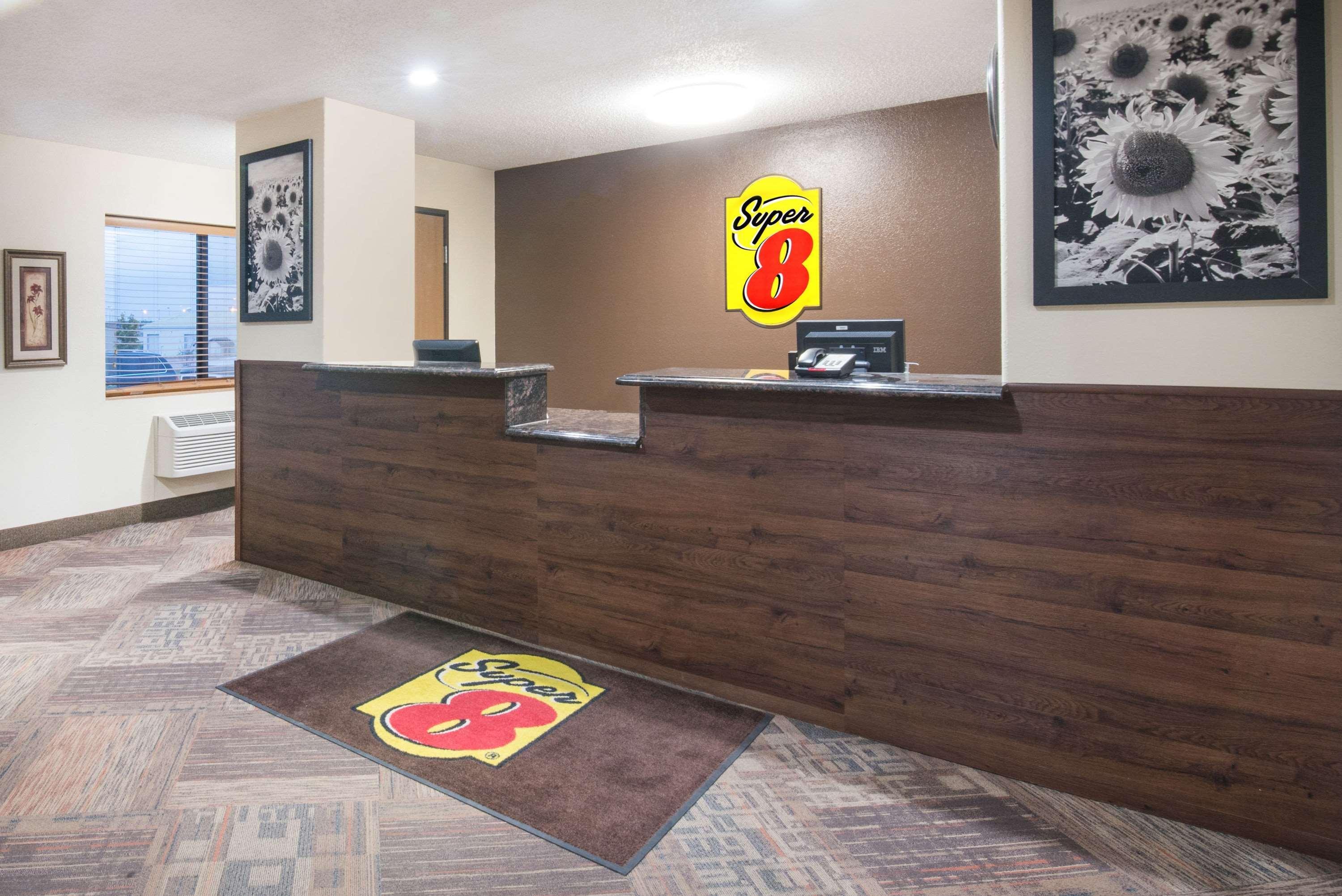 Varios Super 8 by Wyndham Jamestown