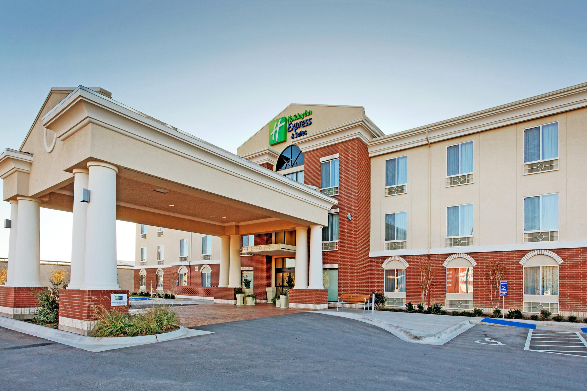 Vista Exterior Holiday Inn Express and Suites Ozona