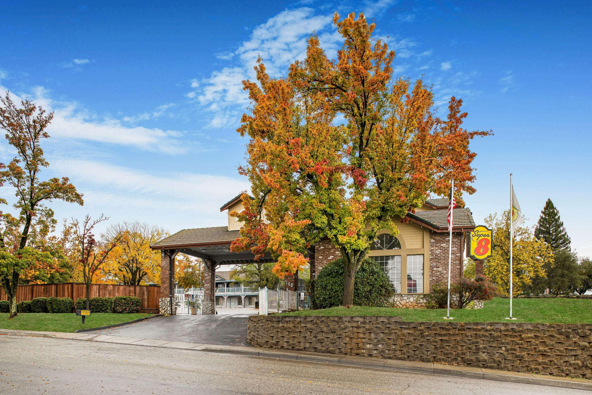 Vista Exterior Super 8 by Wyndham Auburn