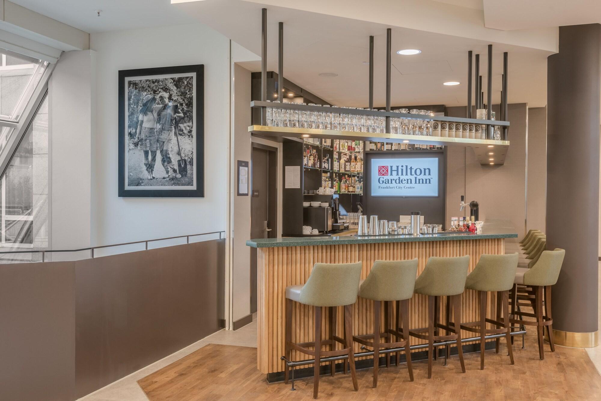 Bar/Salón Hilton Garden Inn Frankfurt City Centre