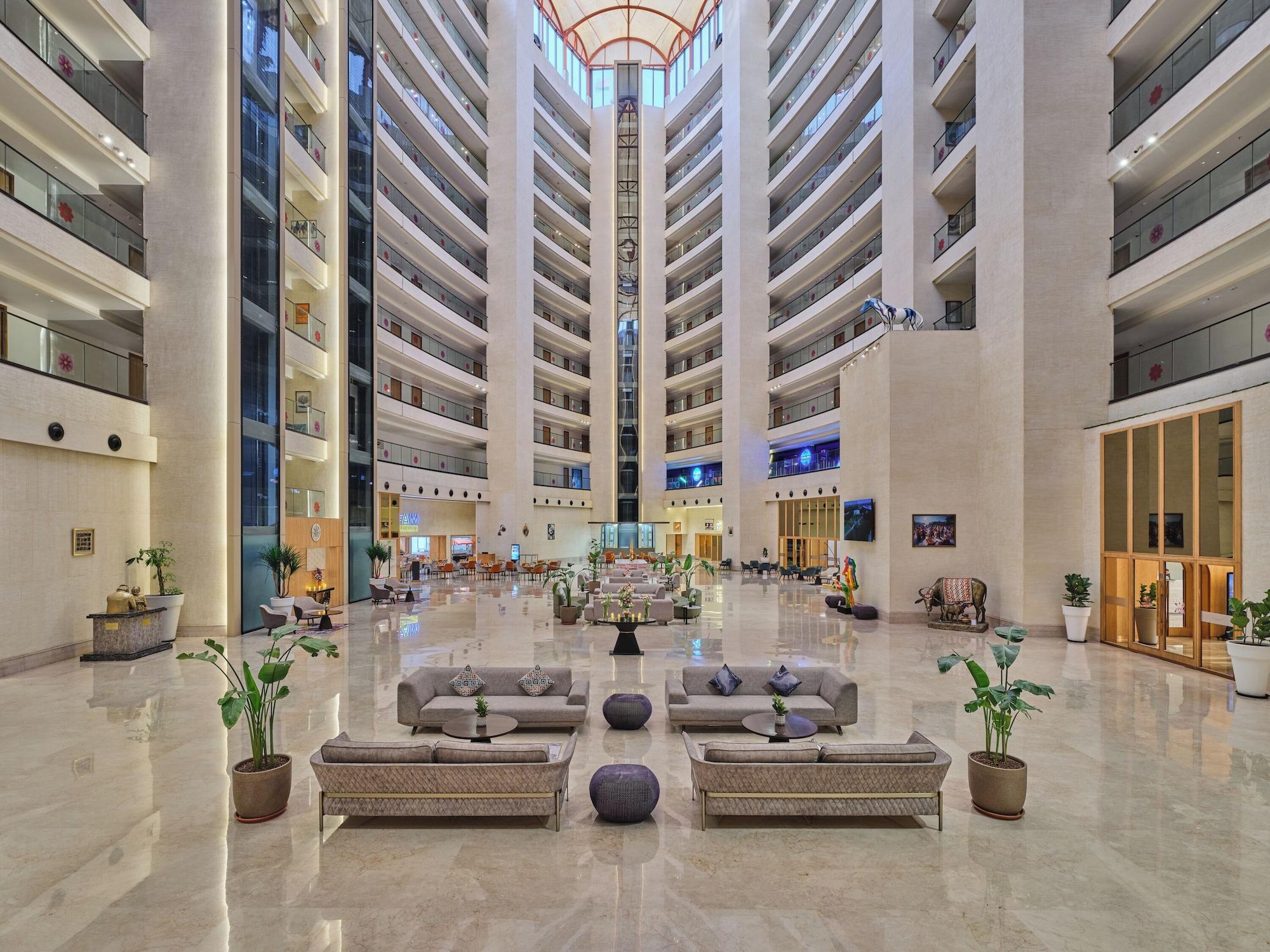 Vista Lobby Regenta - The World Surat