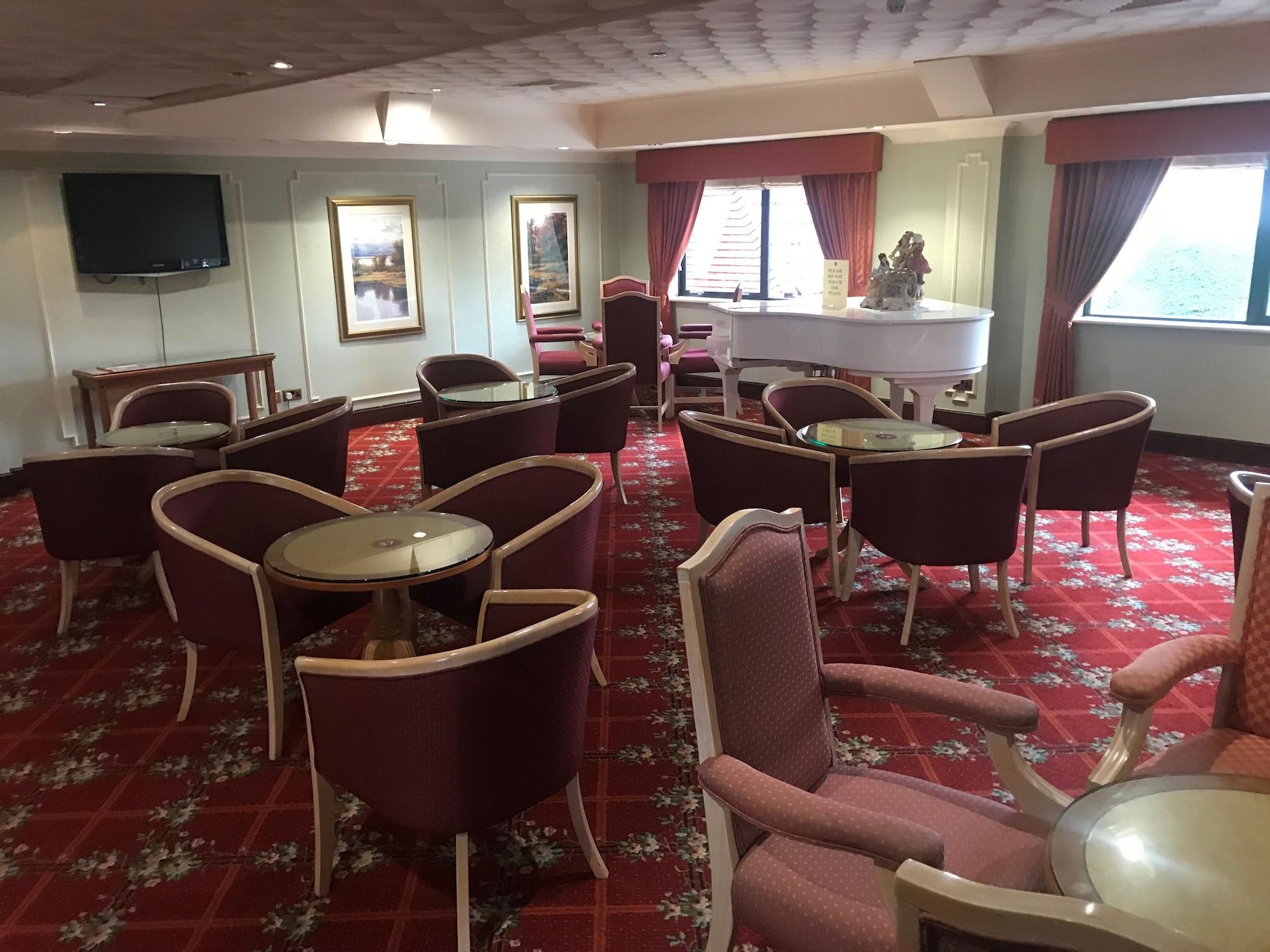 Bar/Salón Lakeside International Hotel