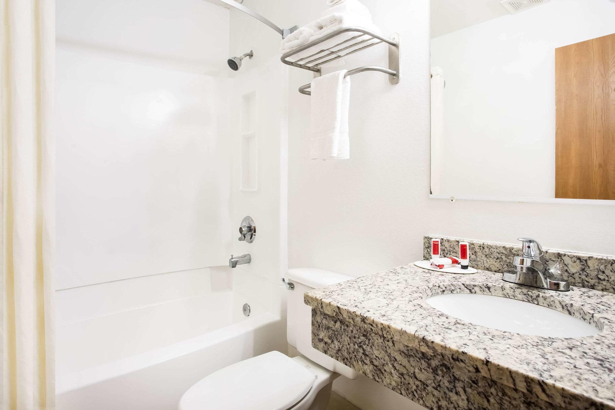 Equipamiento de Habitación Super 8 by Wyndham Chester/Richmond Area