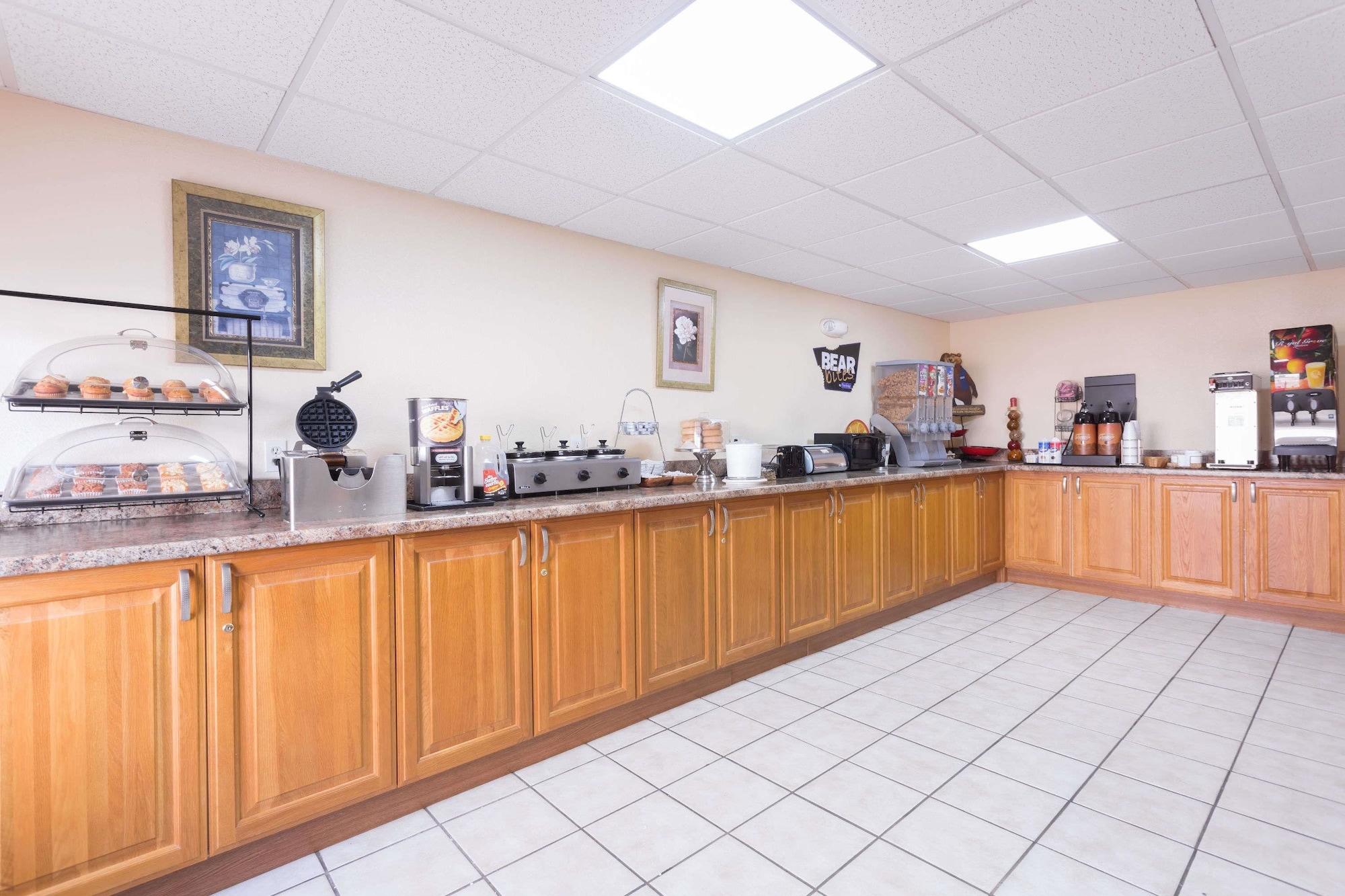 Restaurant Regency Inn & Suites-Hamilton Place