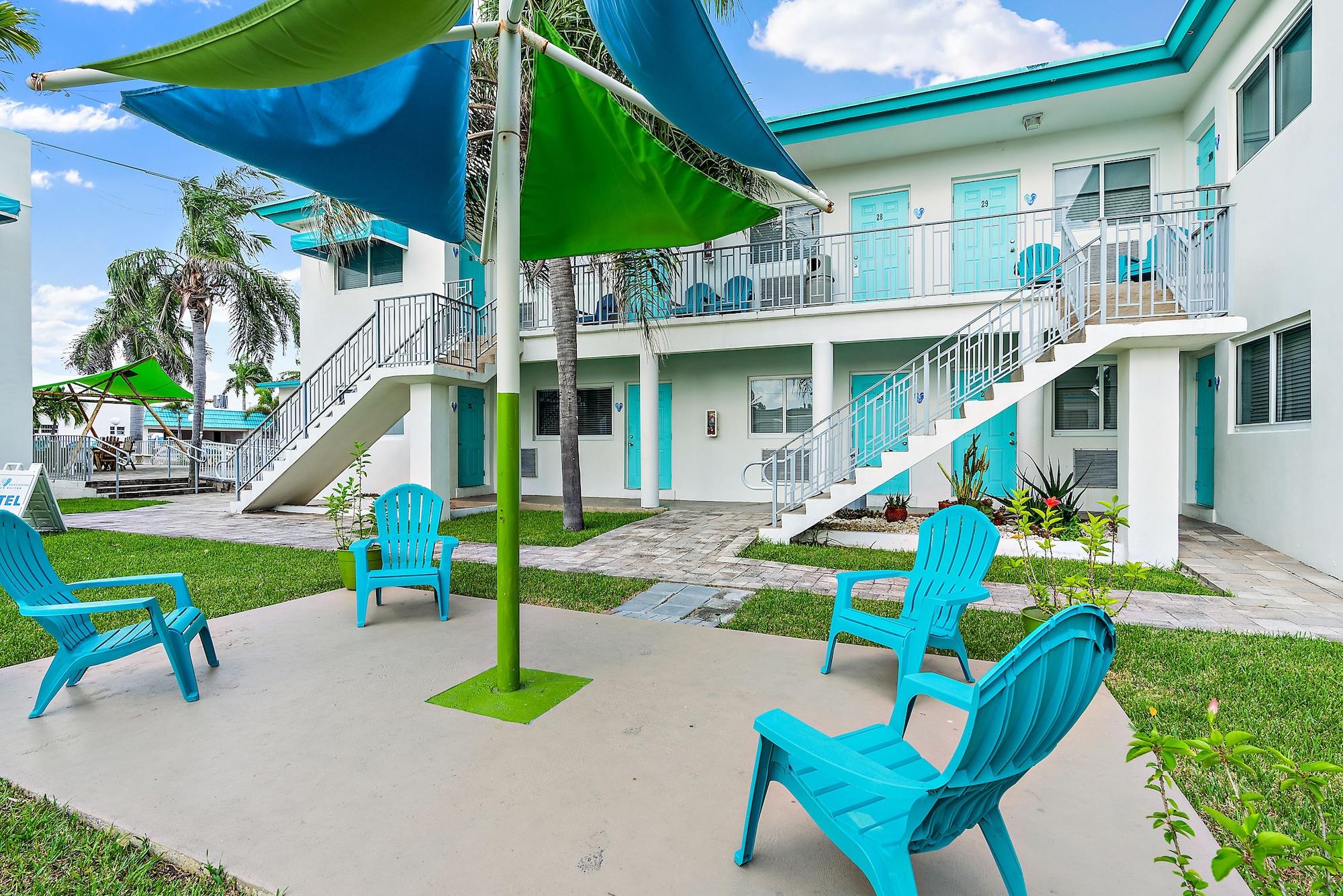Vista Exterior Hollywood Beachside Boutique Suites