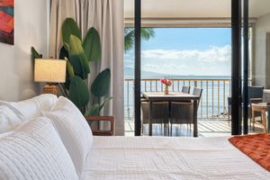 Alquiler Vacacional - Oceanfront • AC • W/D • Desk • Central Maui