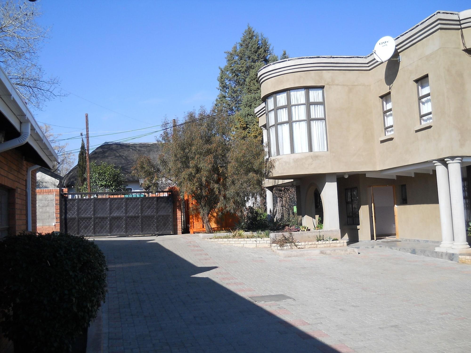 Vista Exterior Noble Hearts Bed and Breakfast