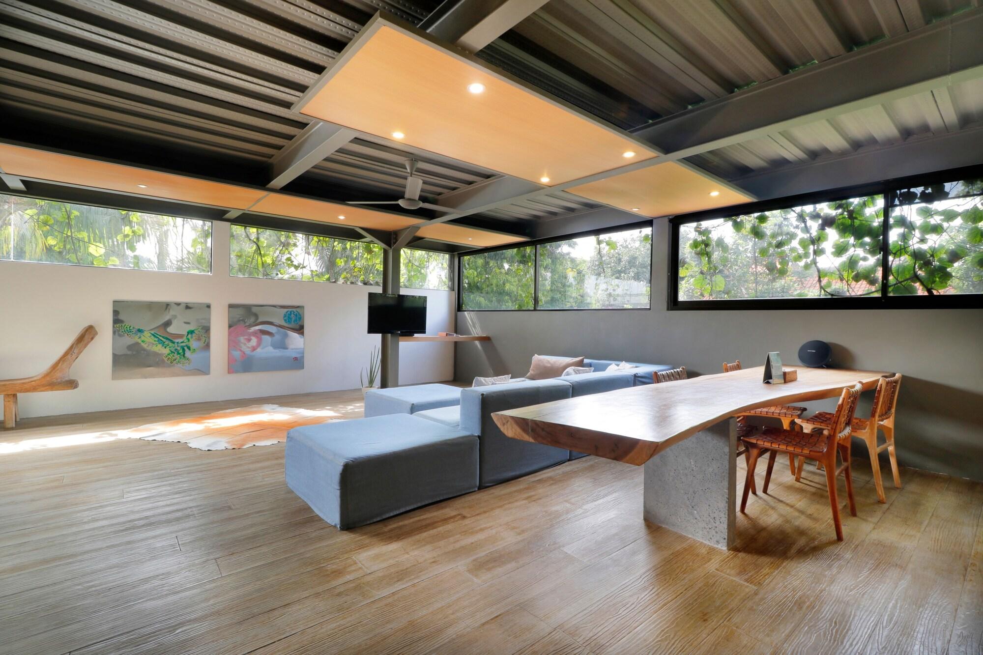 Varios Clio Apartments