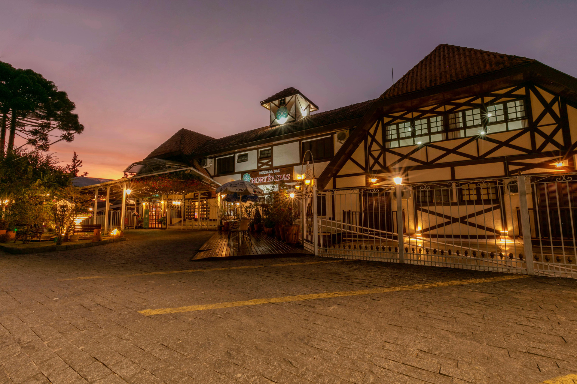 Vista da fachada Pousada das Hortensias